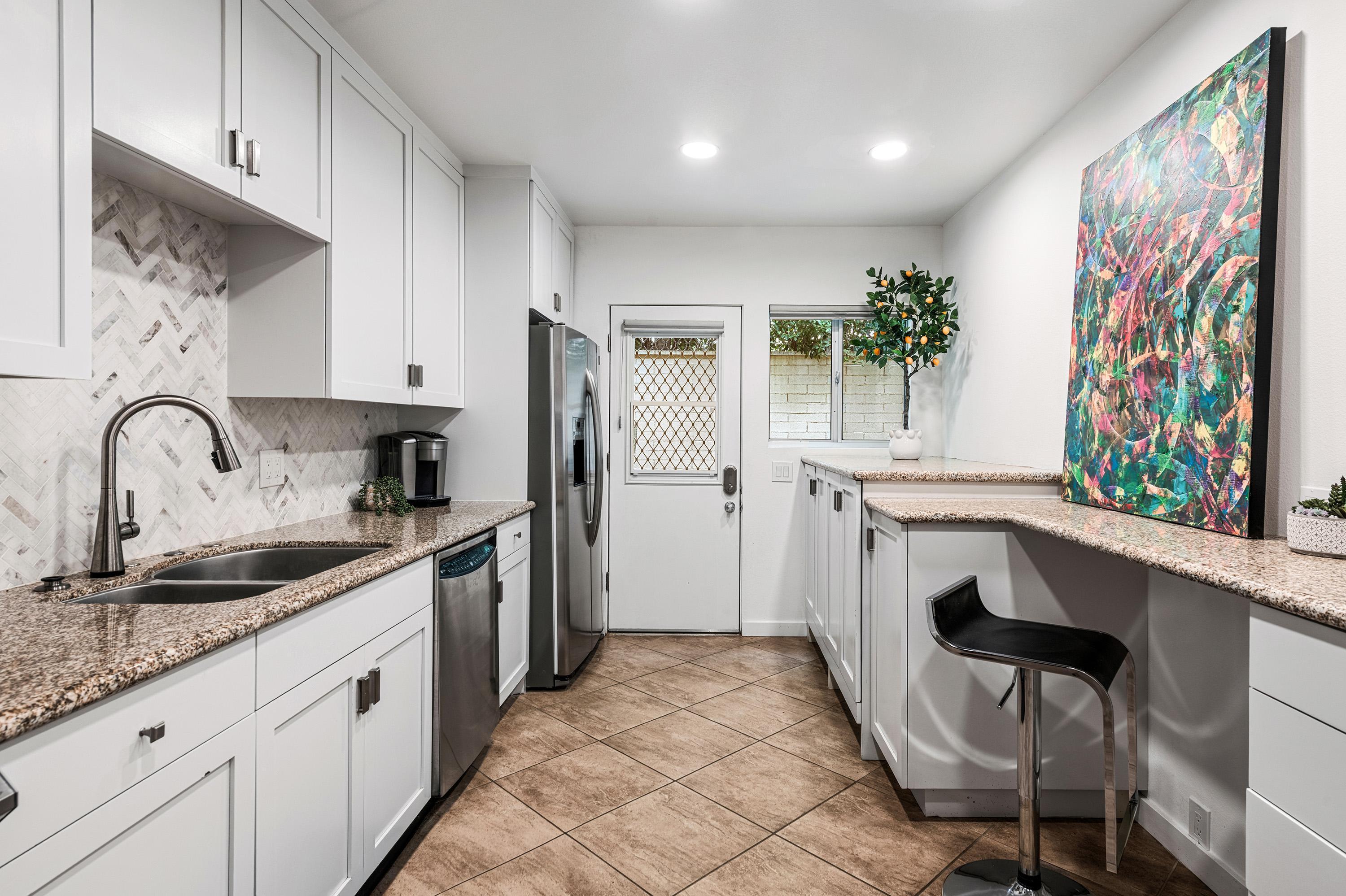 500 W Arenas RD Unit: 4