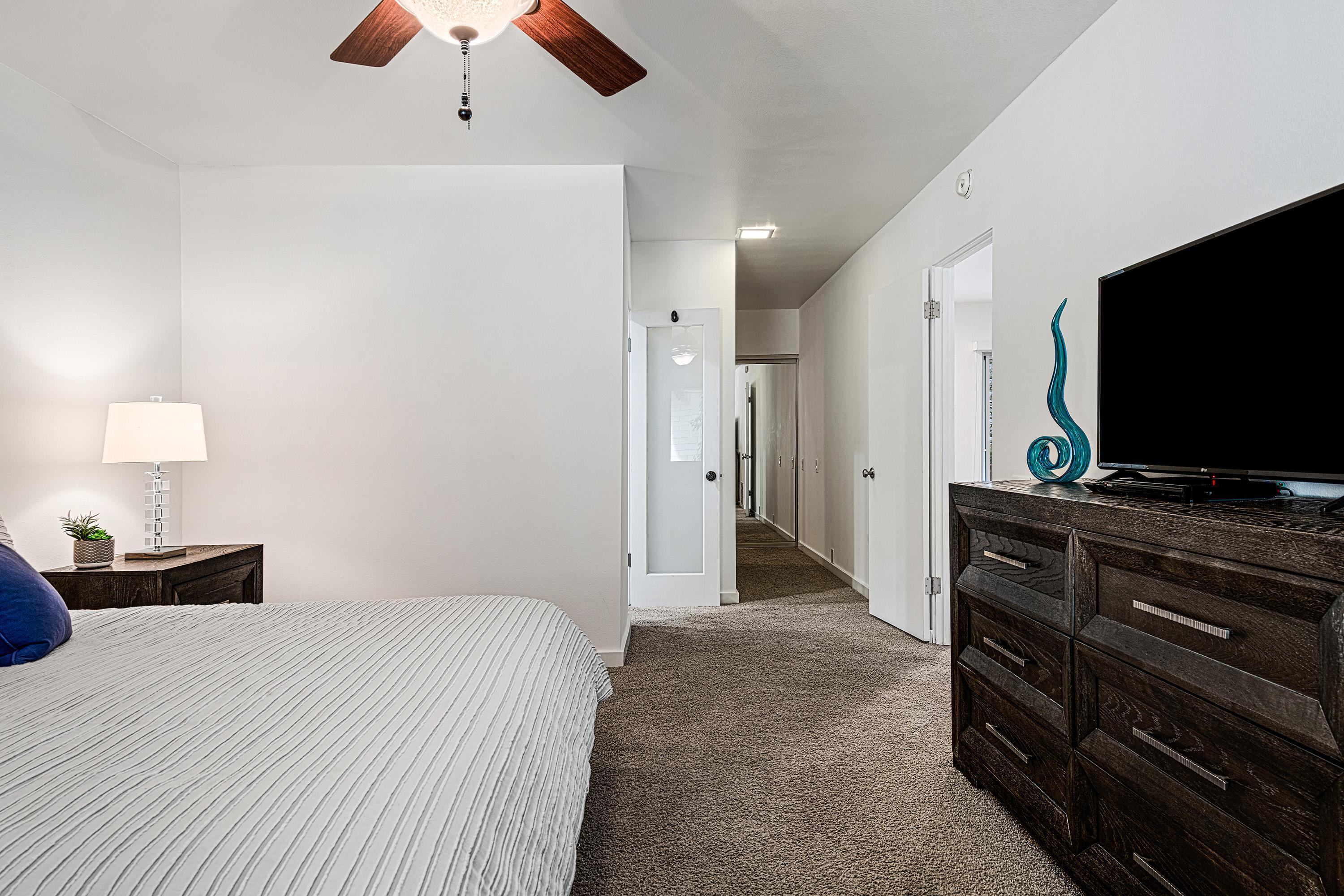 500 W Arenas RD Unit: 4