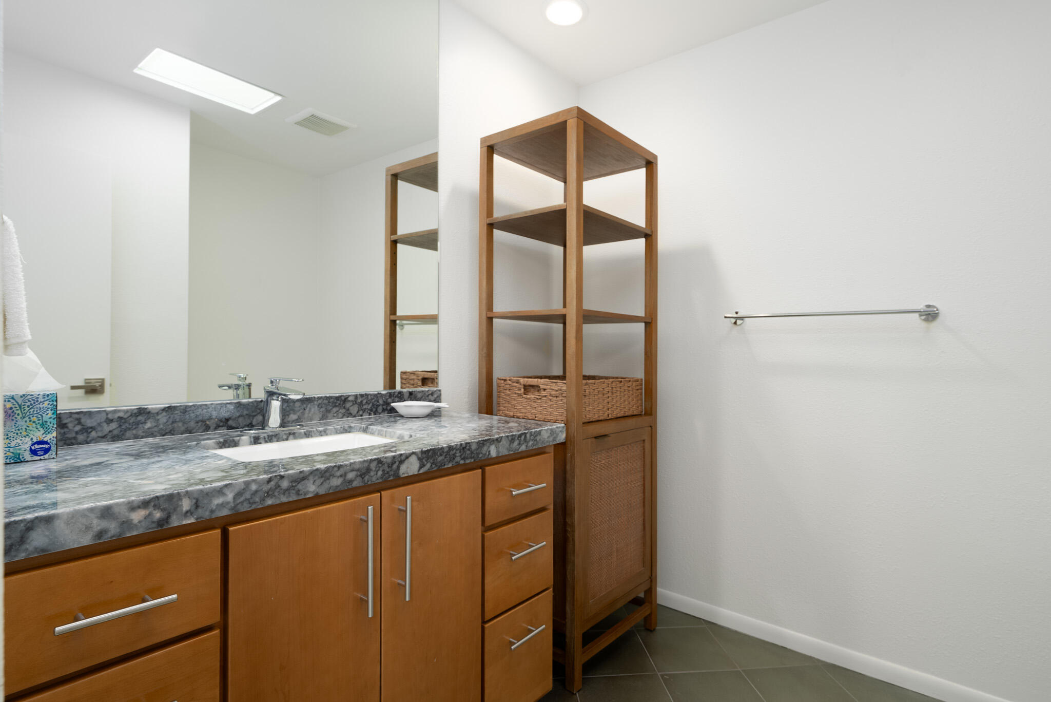1511 E Twin Palms DR