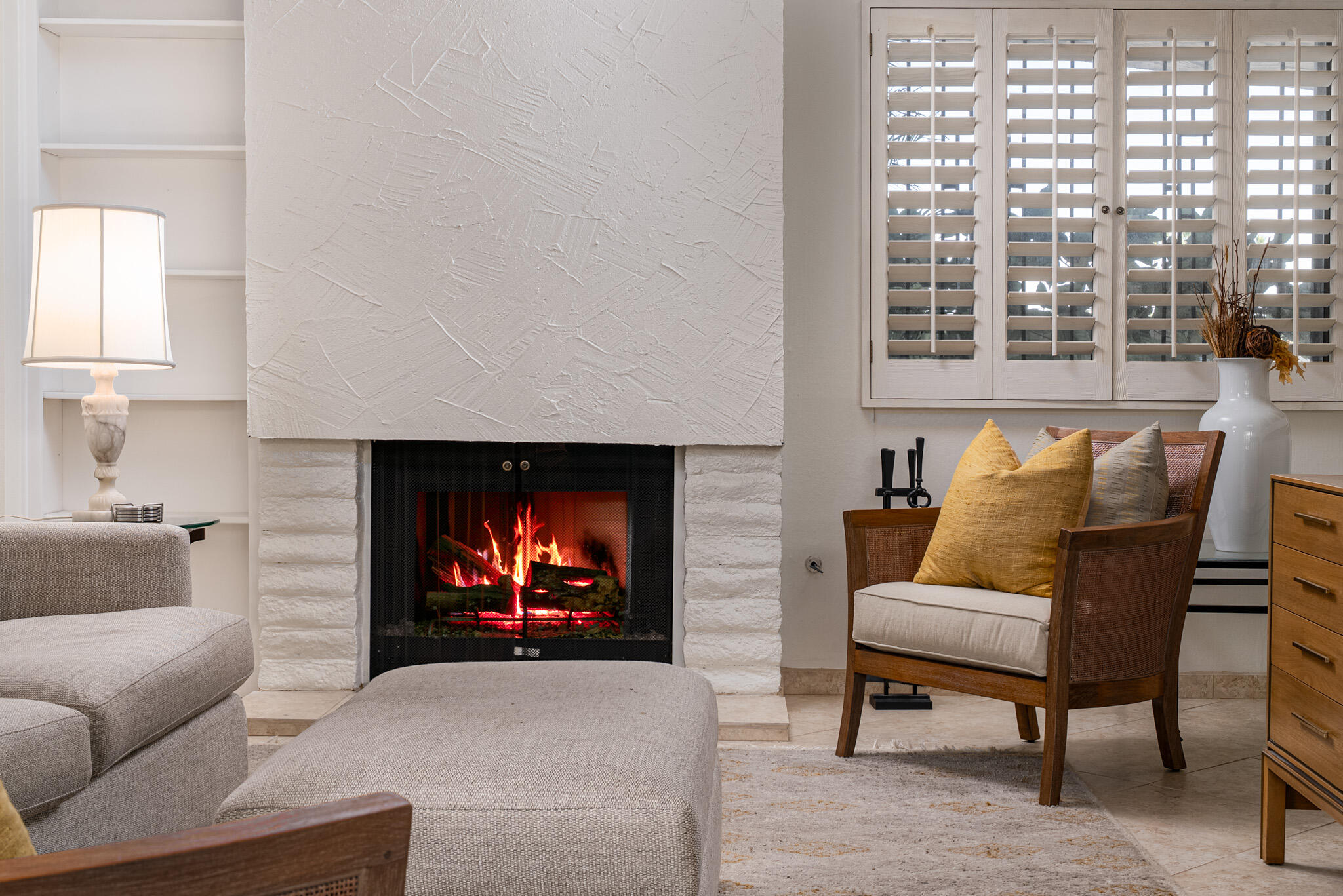 1511 E Twin Palms DR