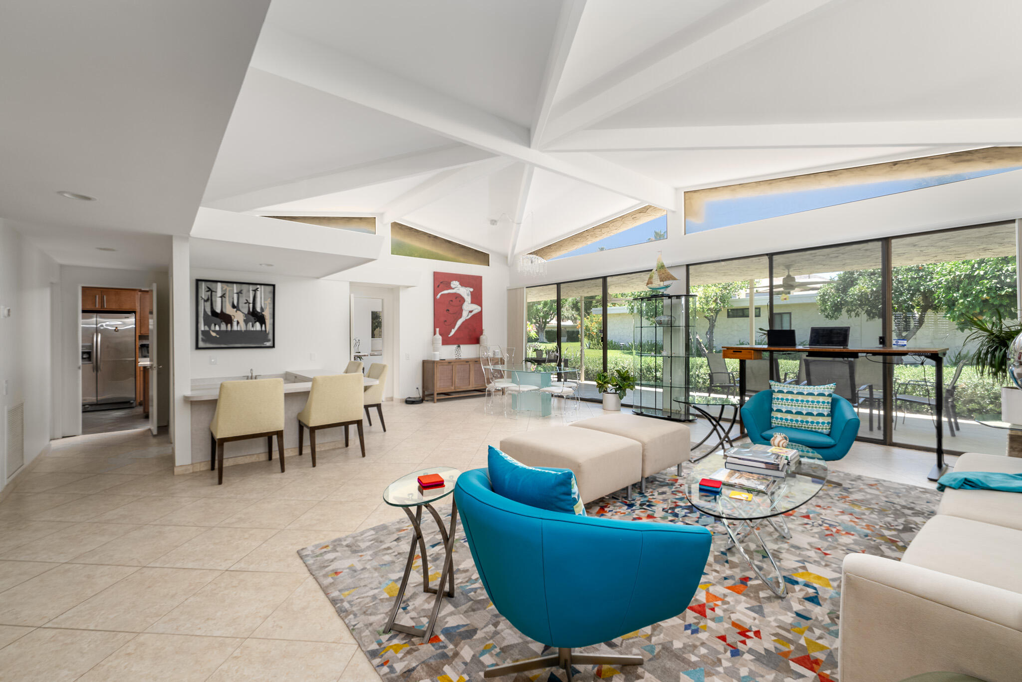 1511 E Twin Palms DR