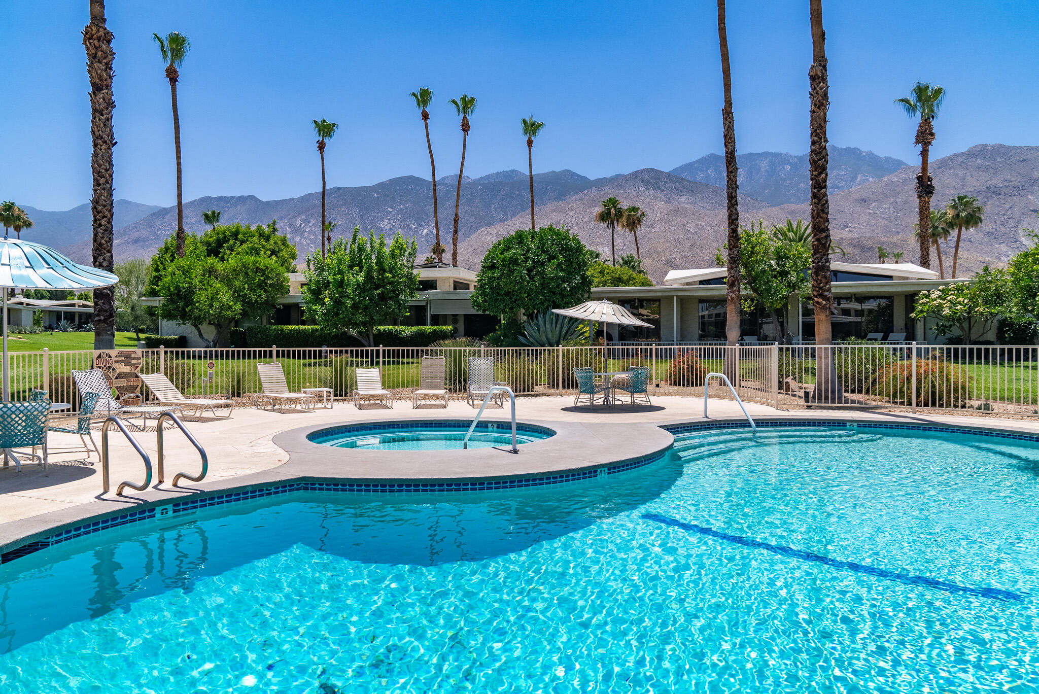 1511 E Twin Palms DR