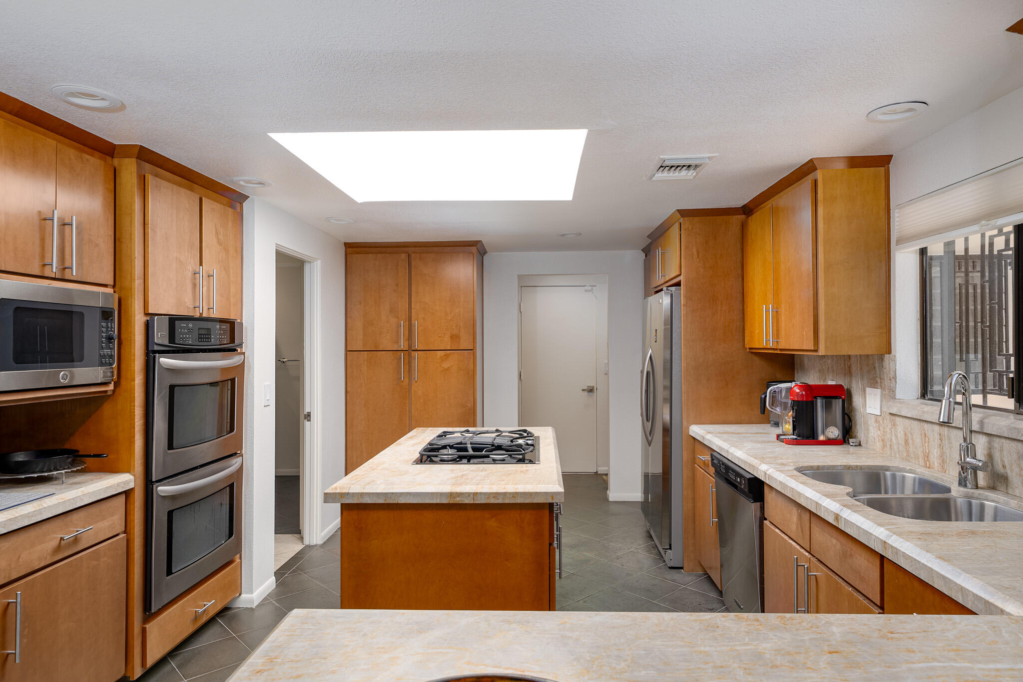 1511 E Twin Palms DR