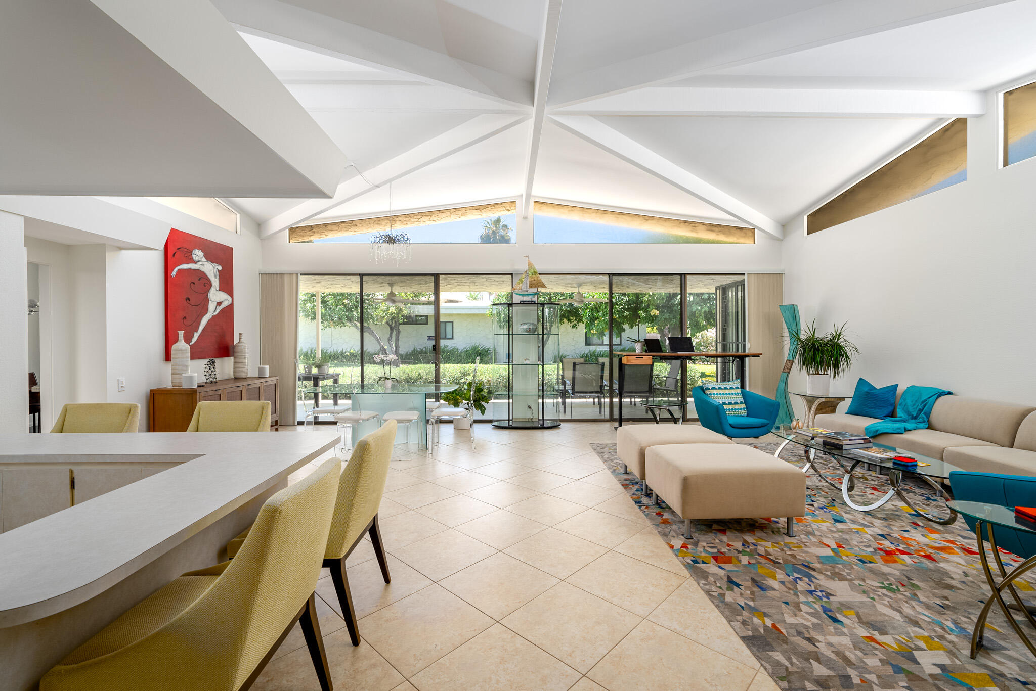 1511 E Twin Palms DR