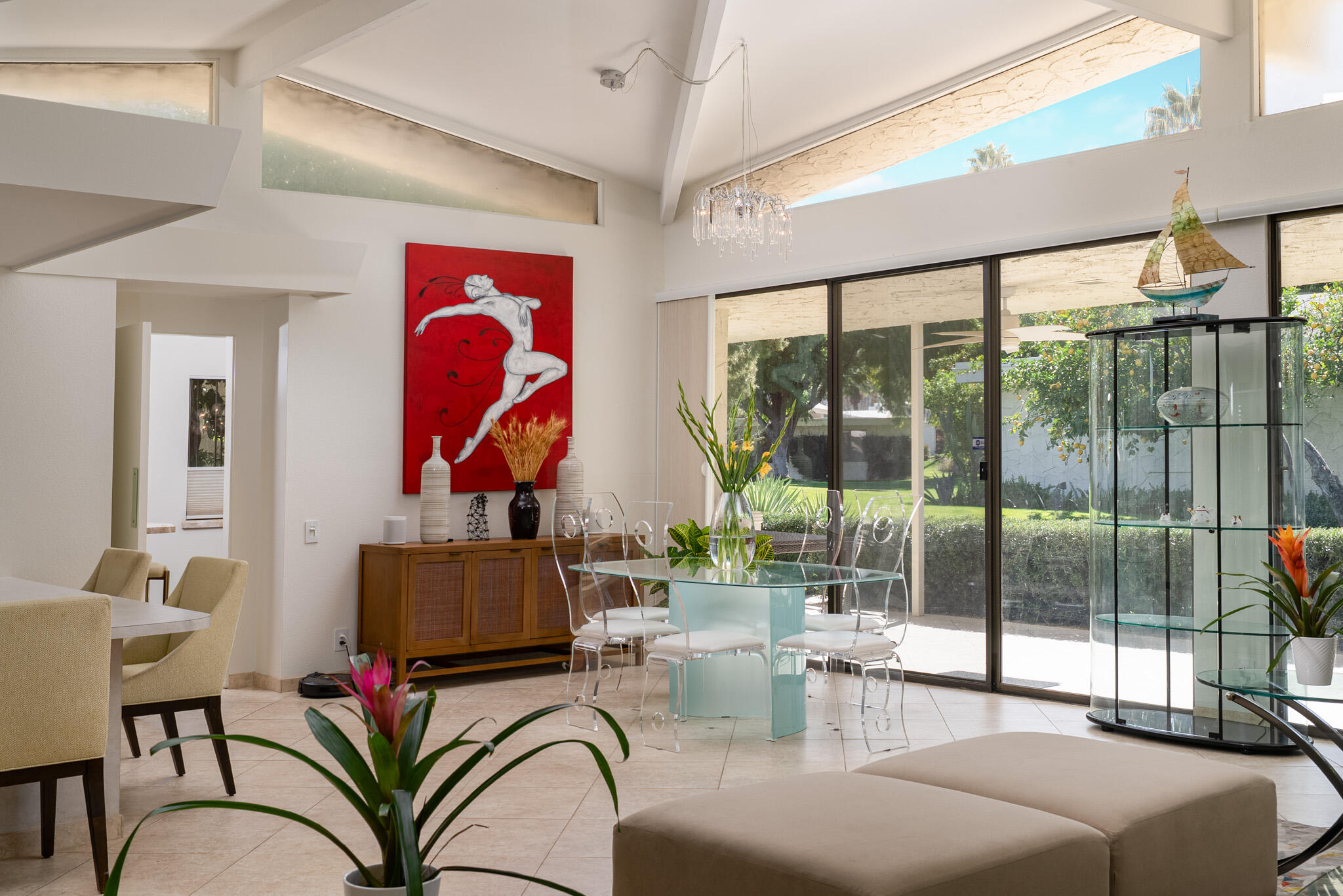 1511 E Twin Palms DR