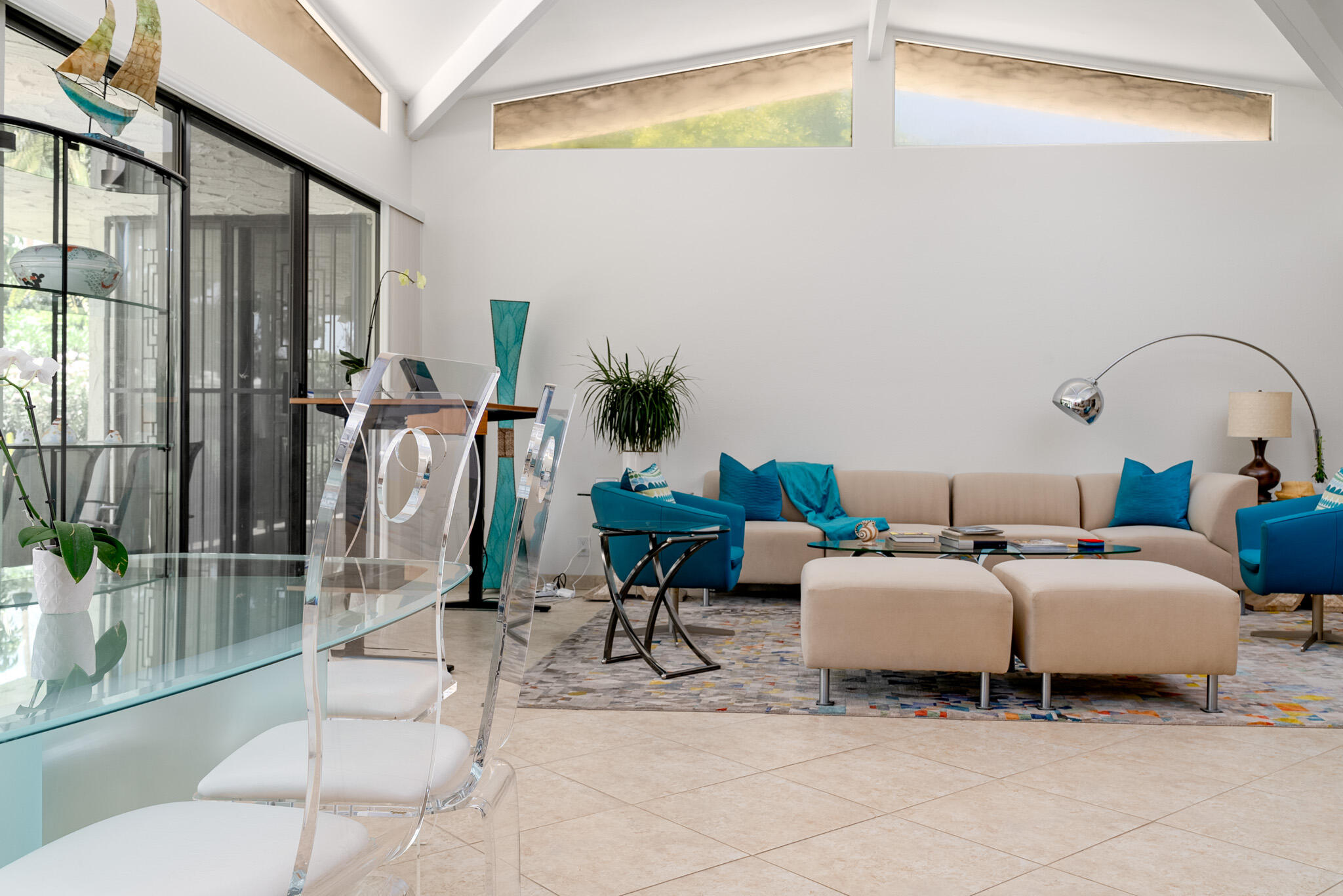 1511 E Twin Palms DR