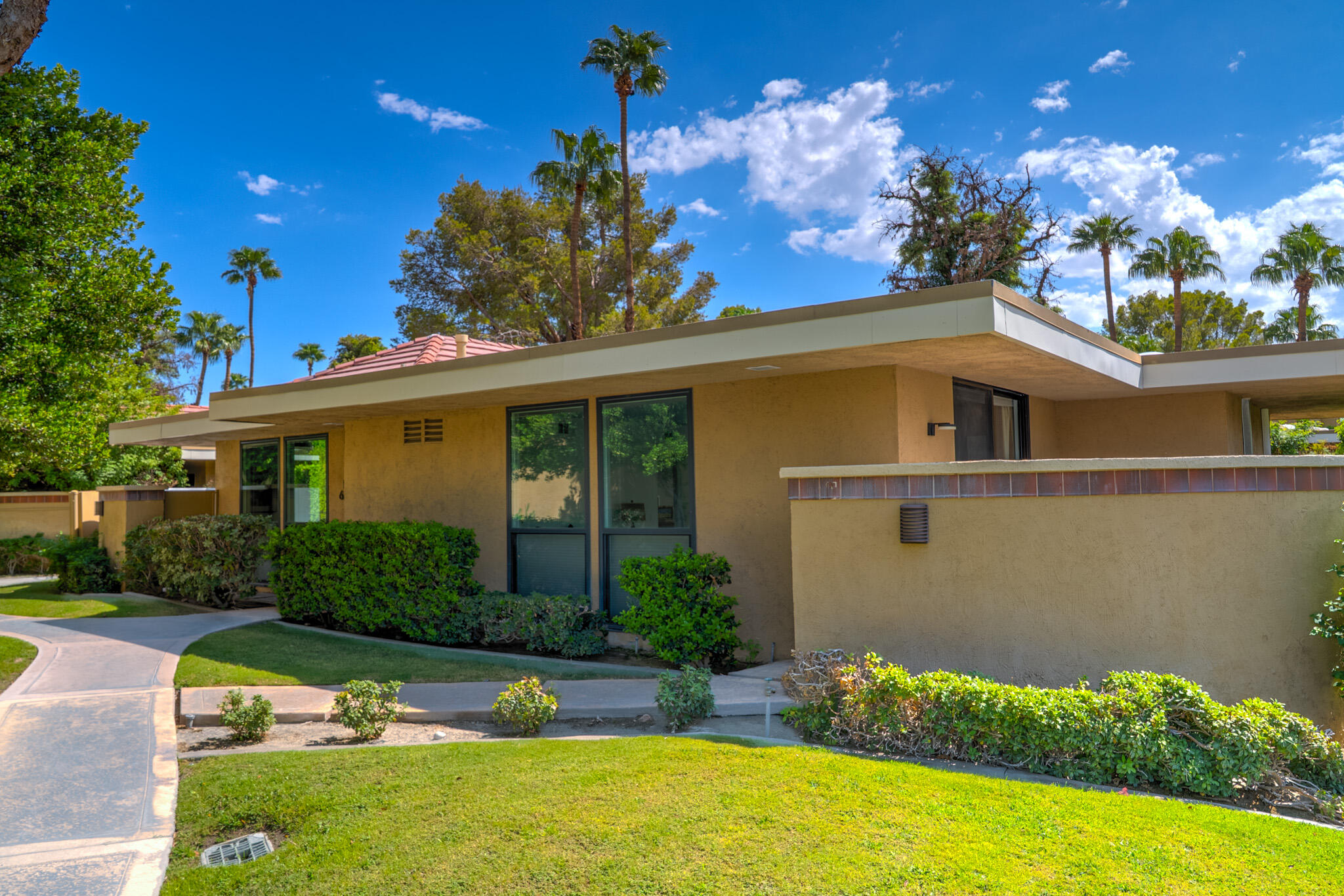 2501 N Indian Canyon DR Unit: 635