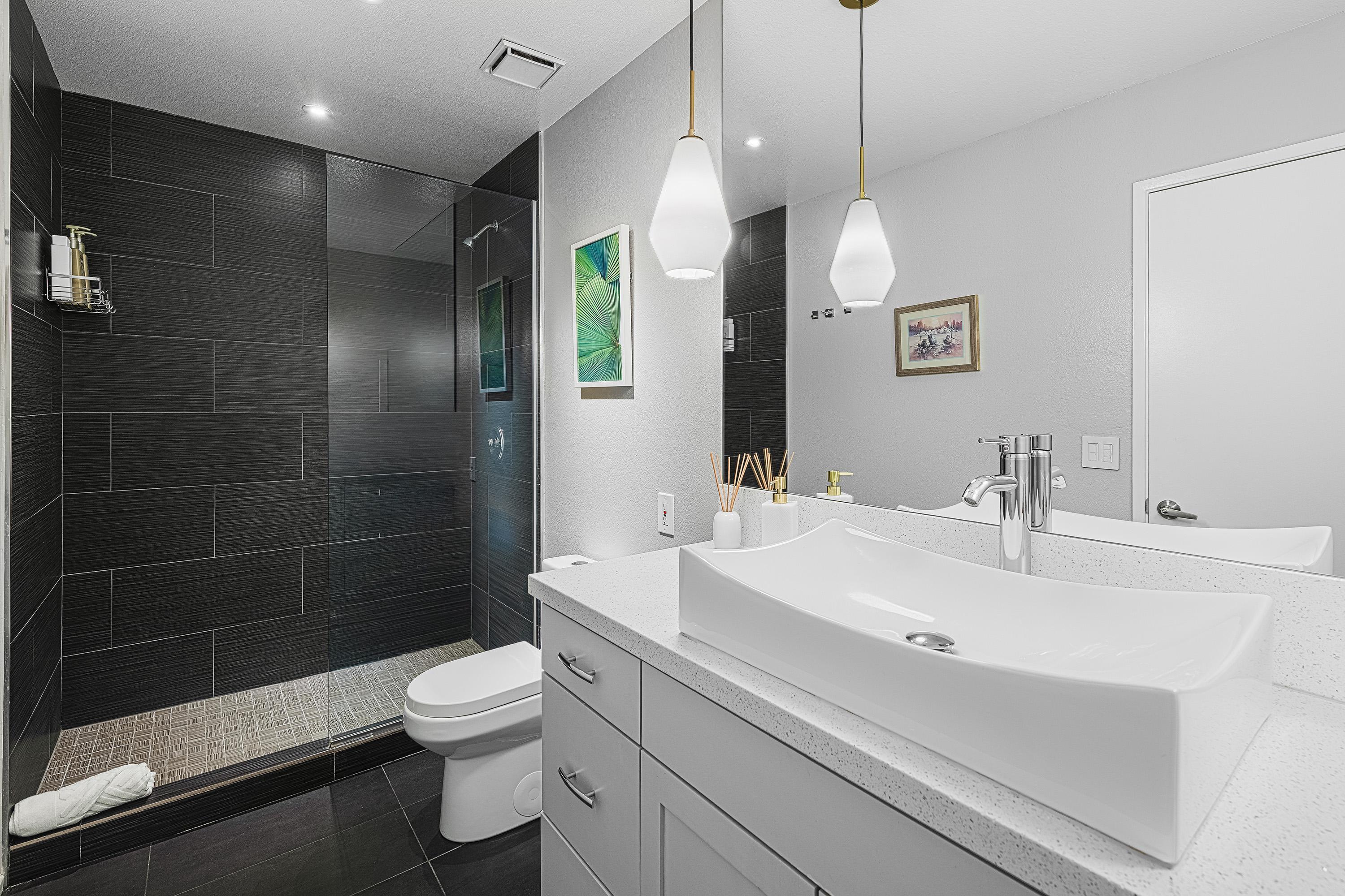 353 N Hermosa DR Unit: 9c2