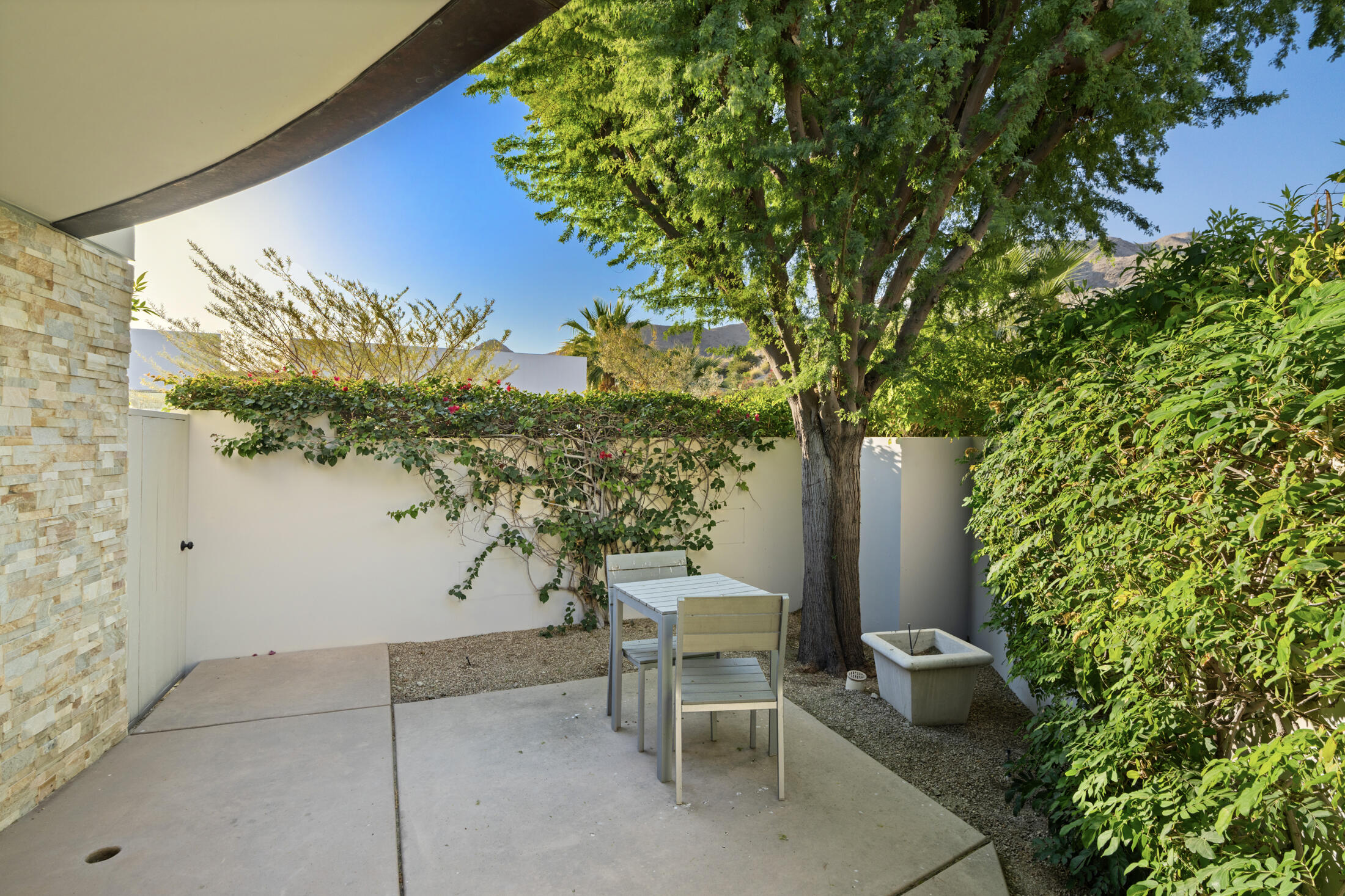 30 Hillcrest DR