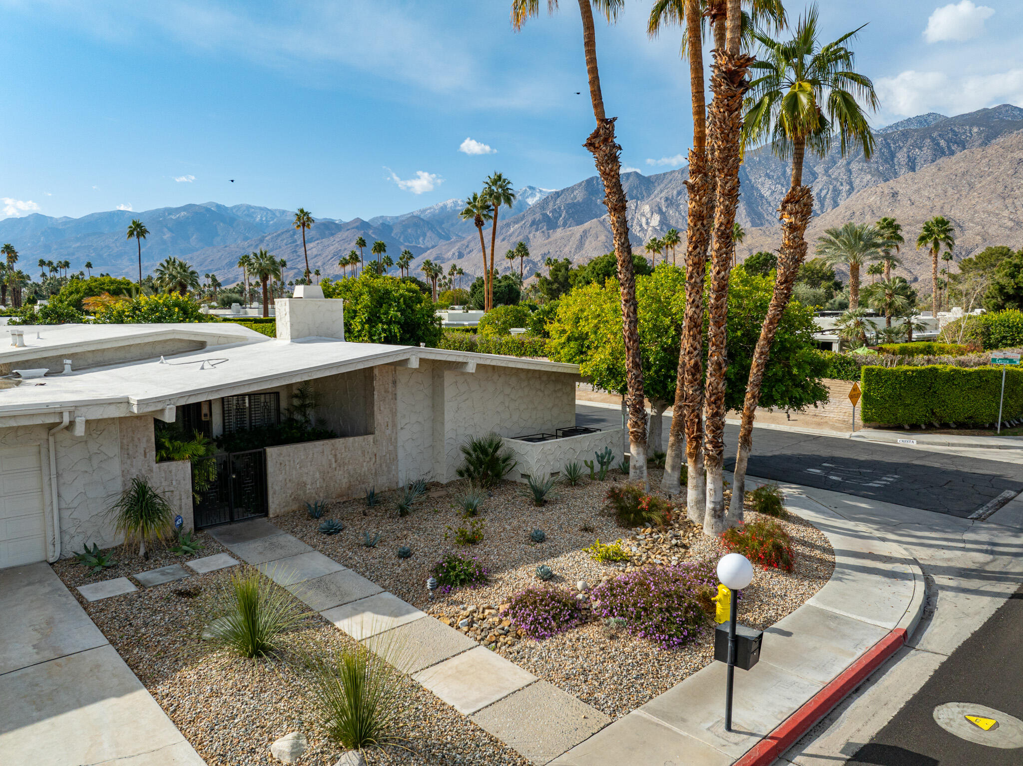 1511 E Twin Palms DR