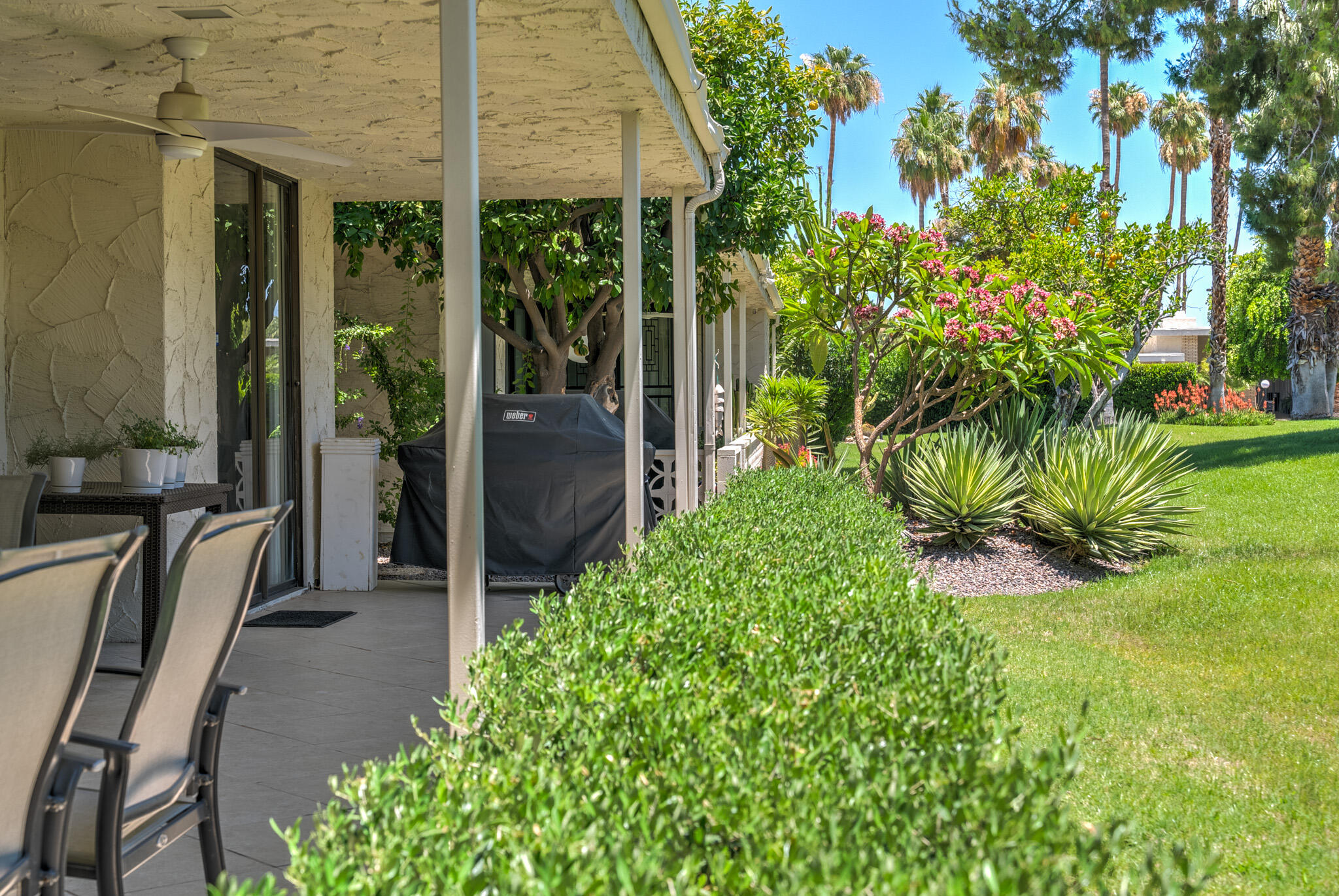1511 E Twin Palms DR