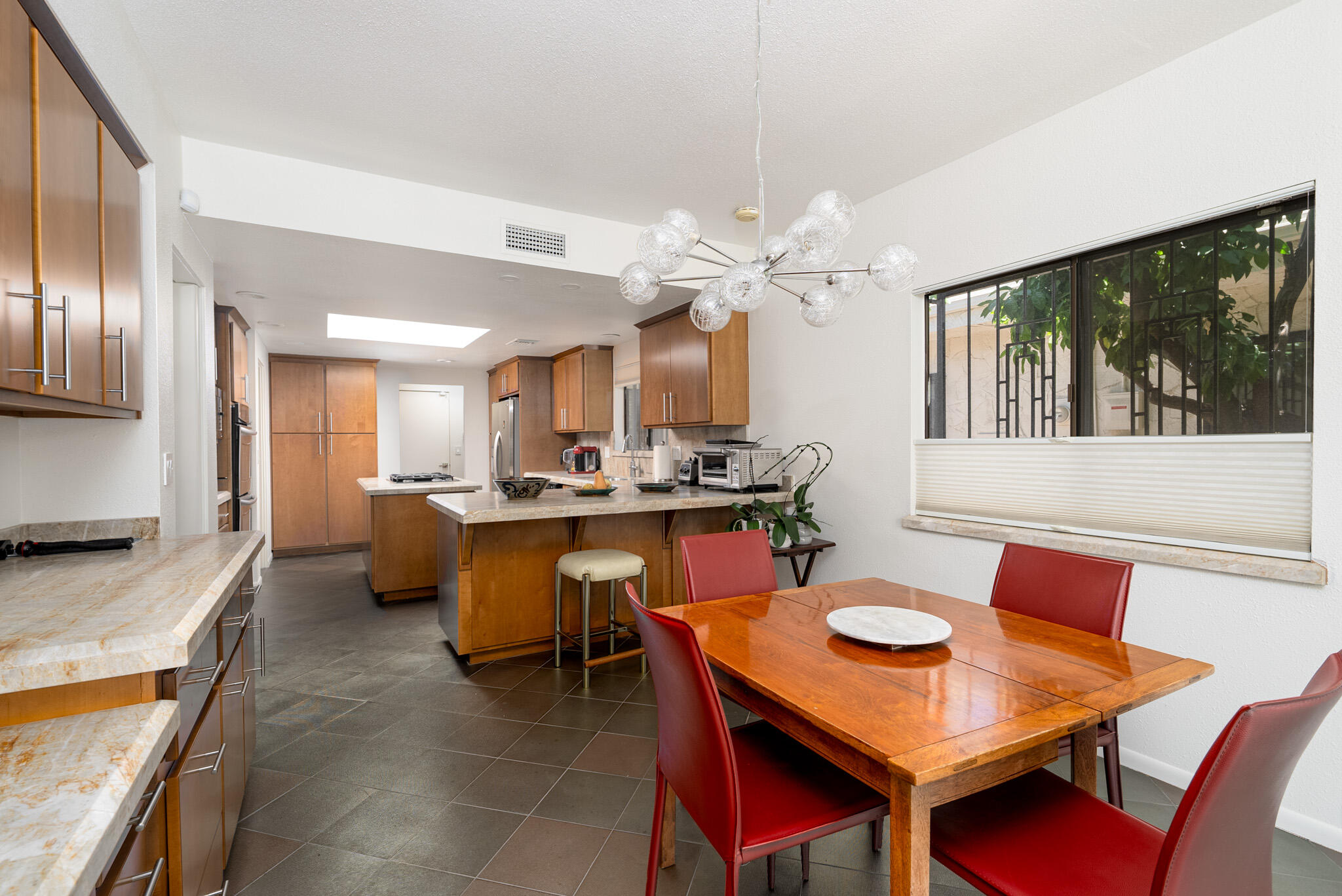 1511 E Twin Palms DR