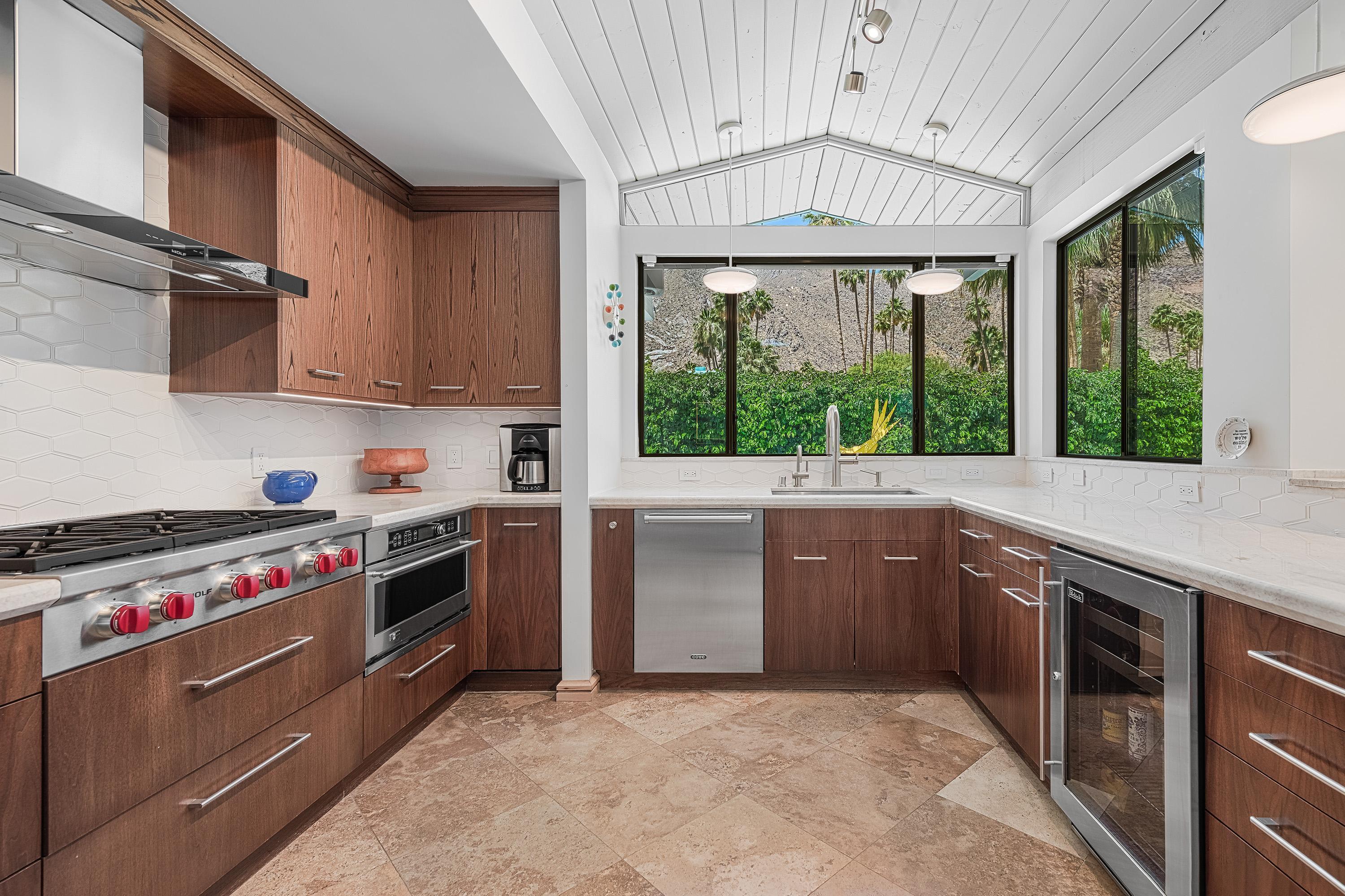 803 N Via Monte VISTA