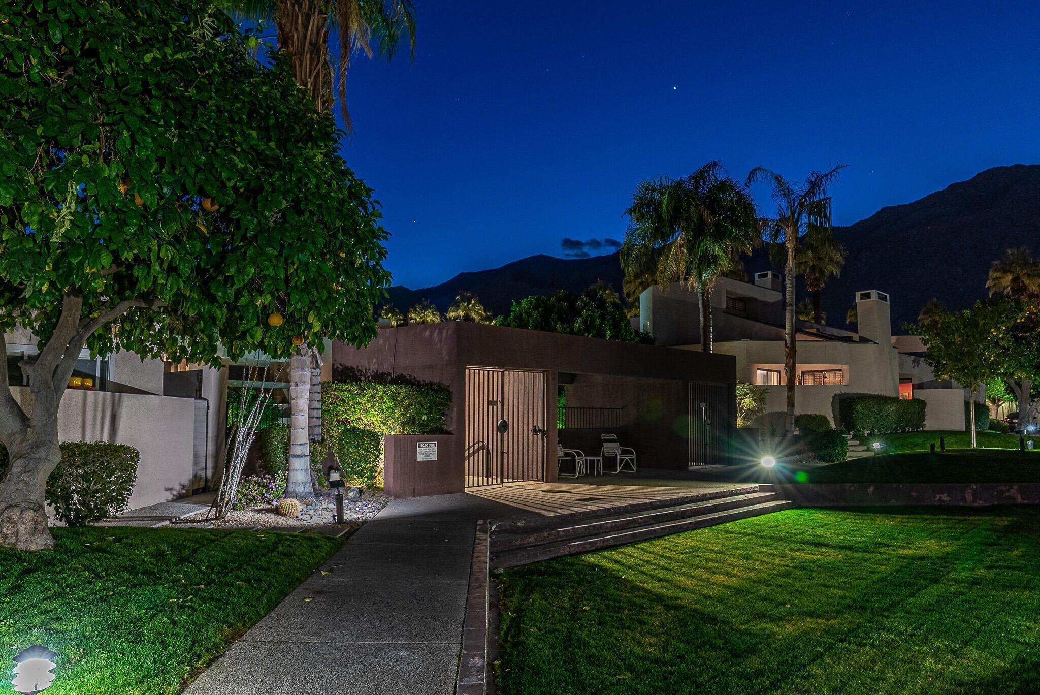 453 Village SQ