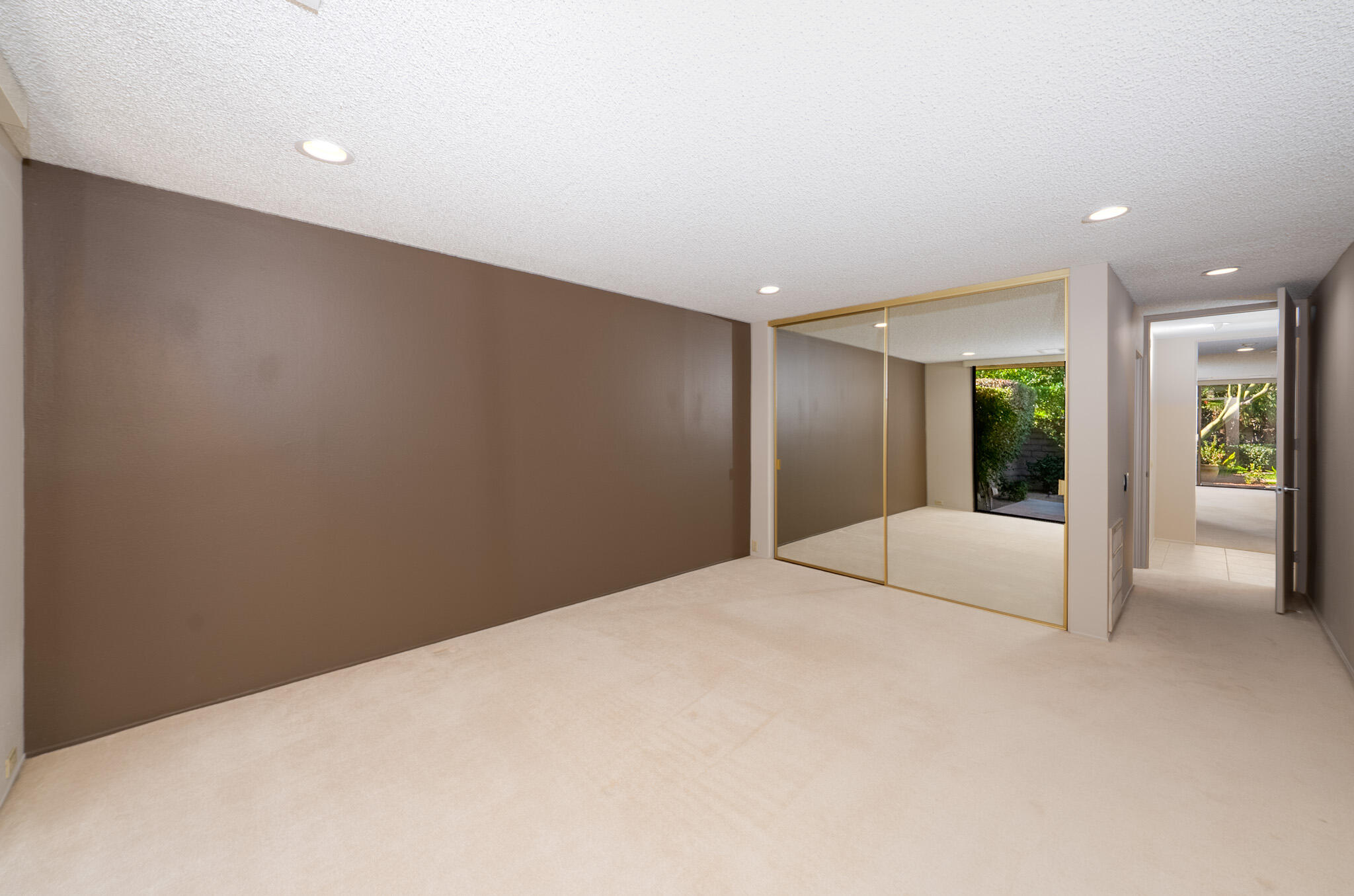 32 Cornell DR