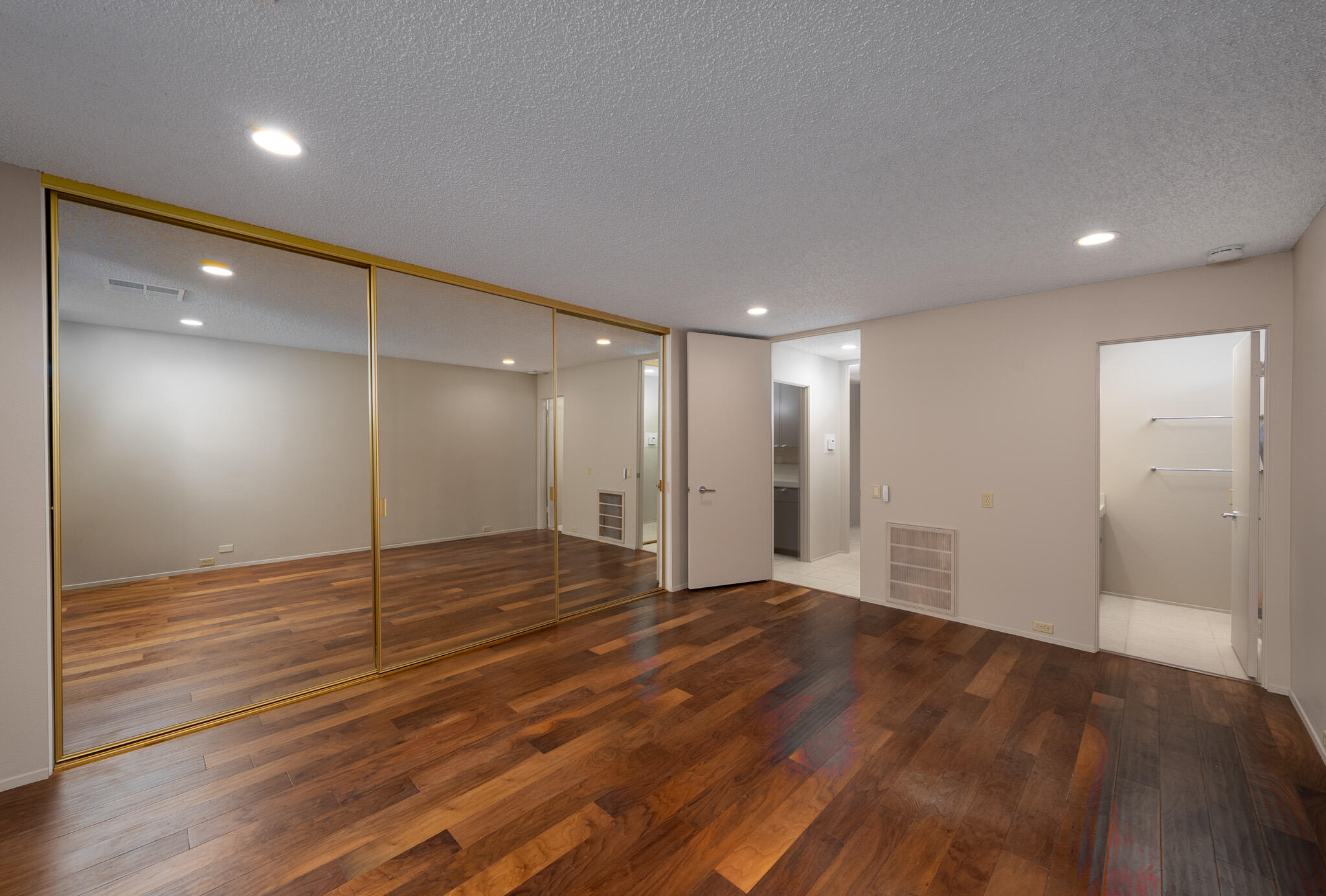 32 Cornell DR