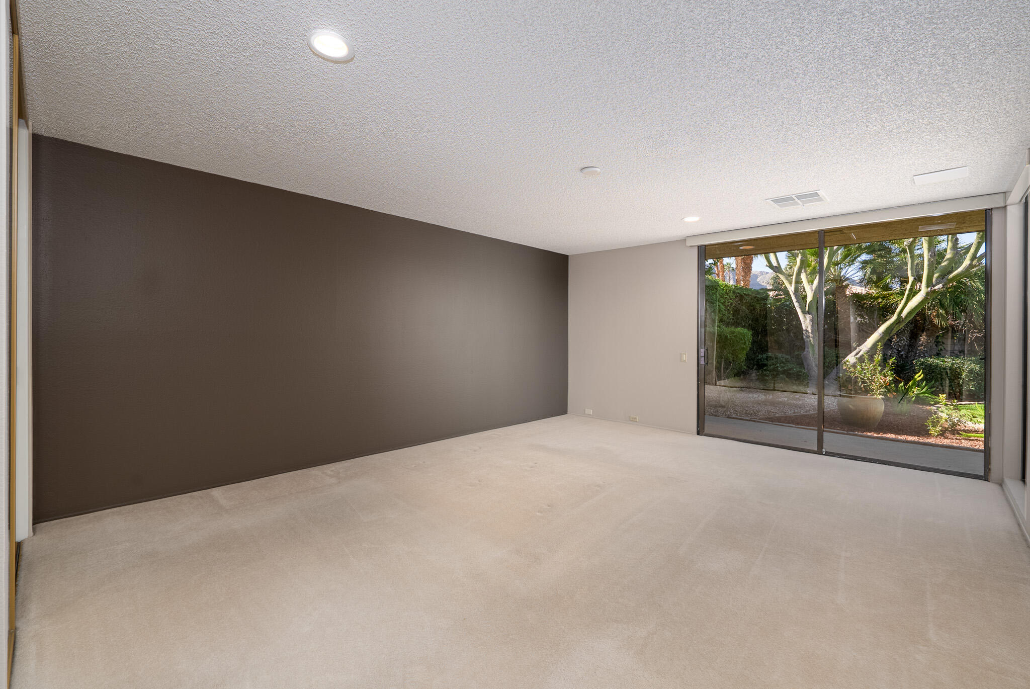 32 Cornell DR