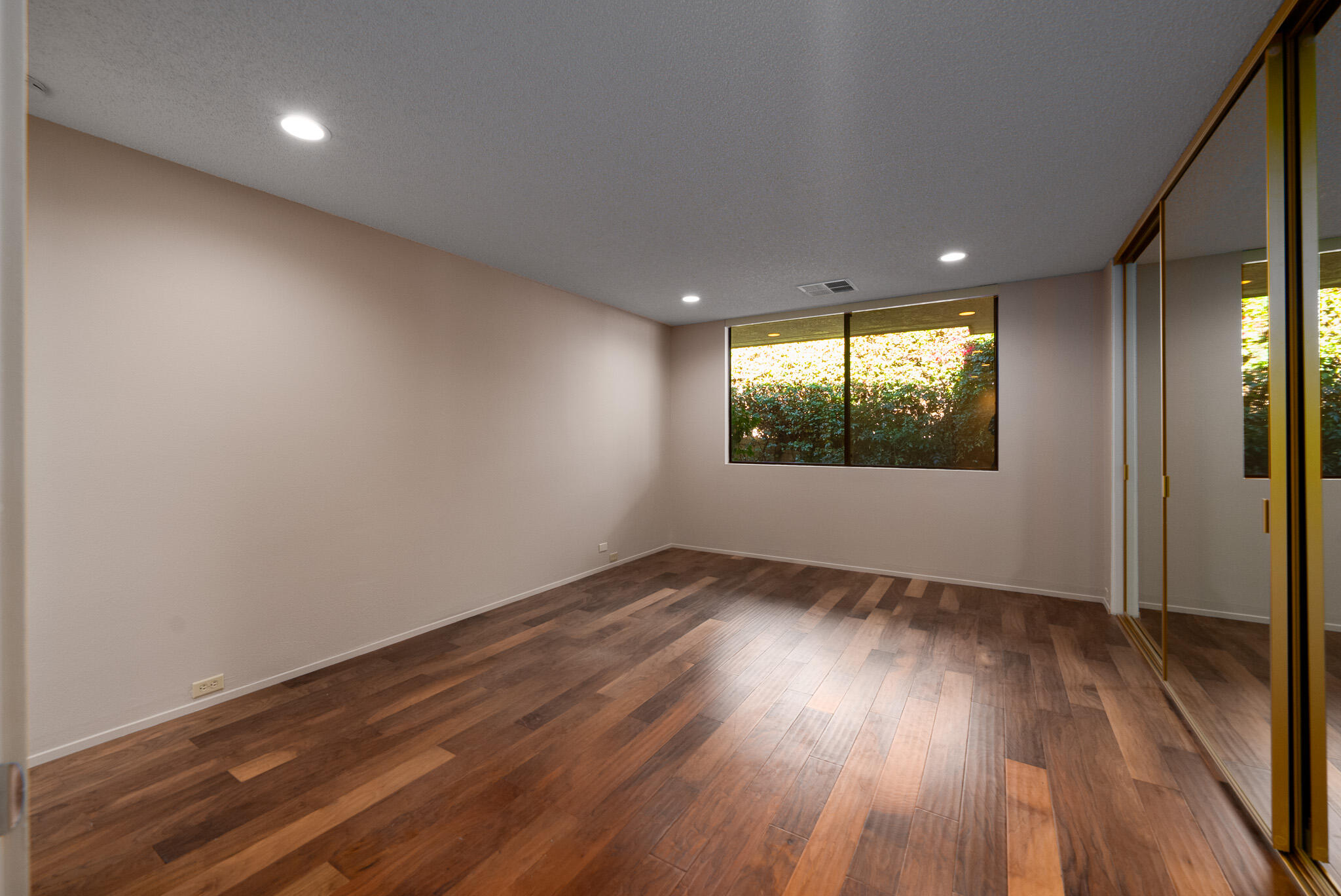 32 Cornell DR