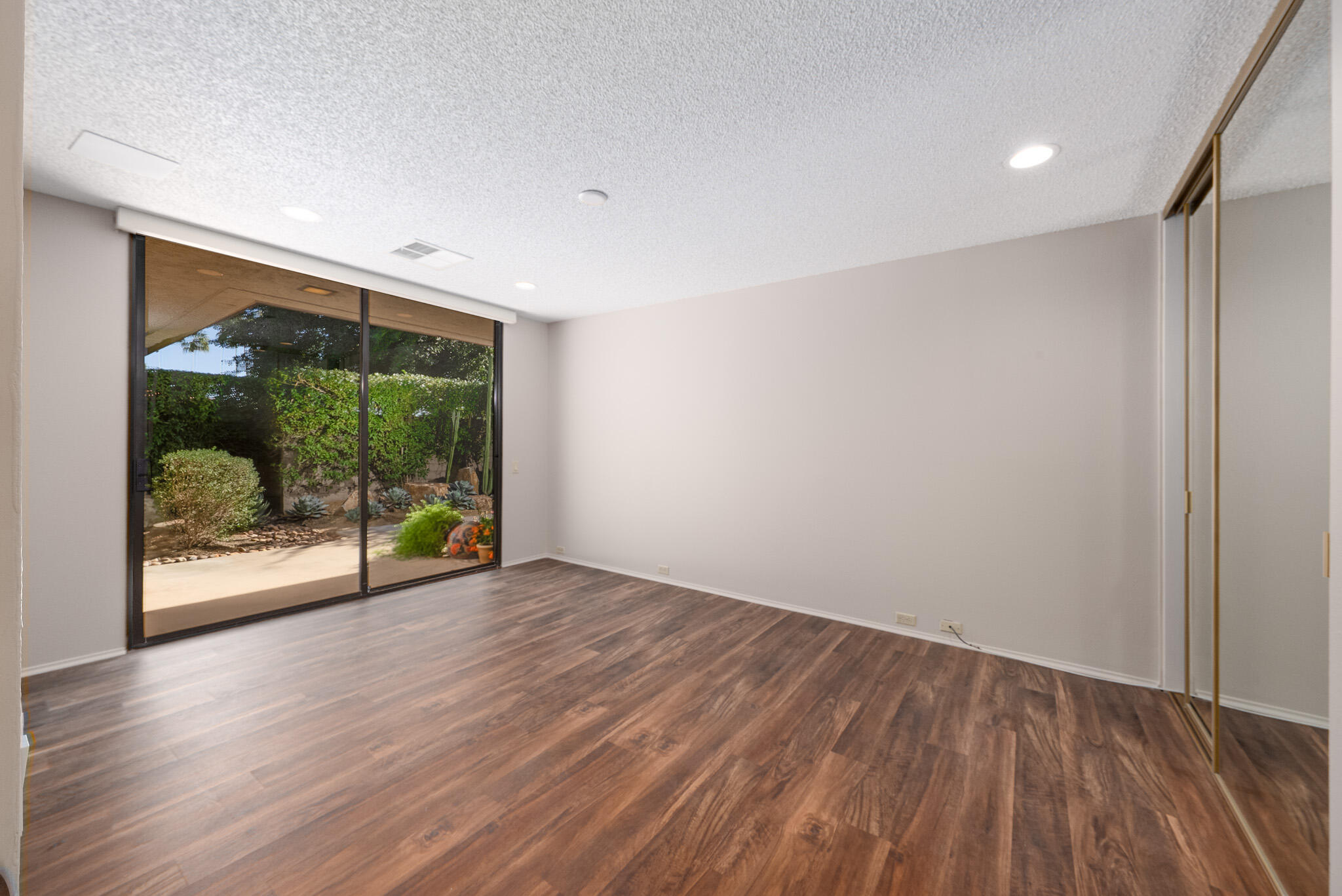 32 Cornell DR