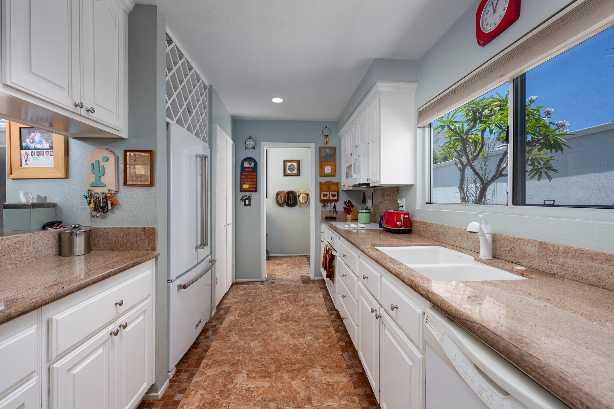 720 E La Verne WAY