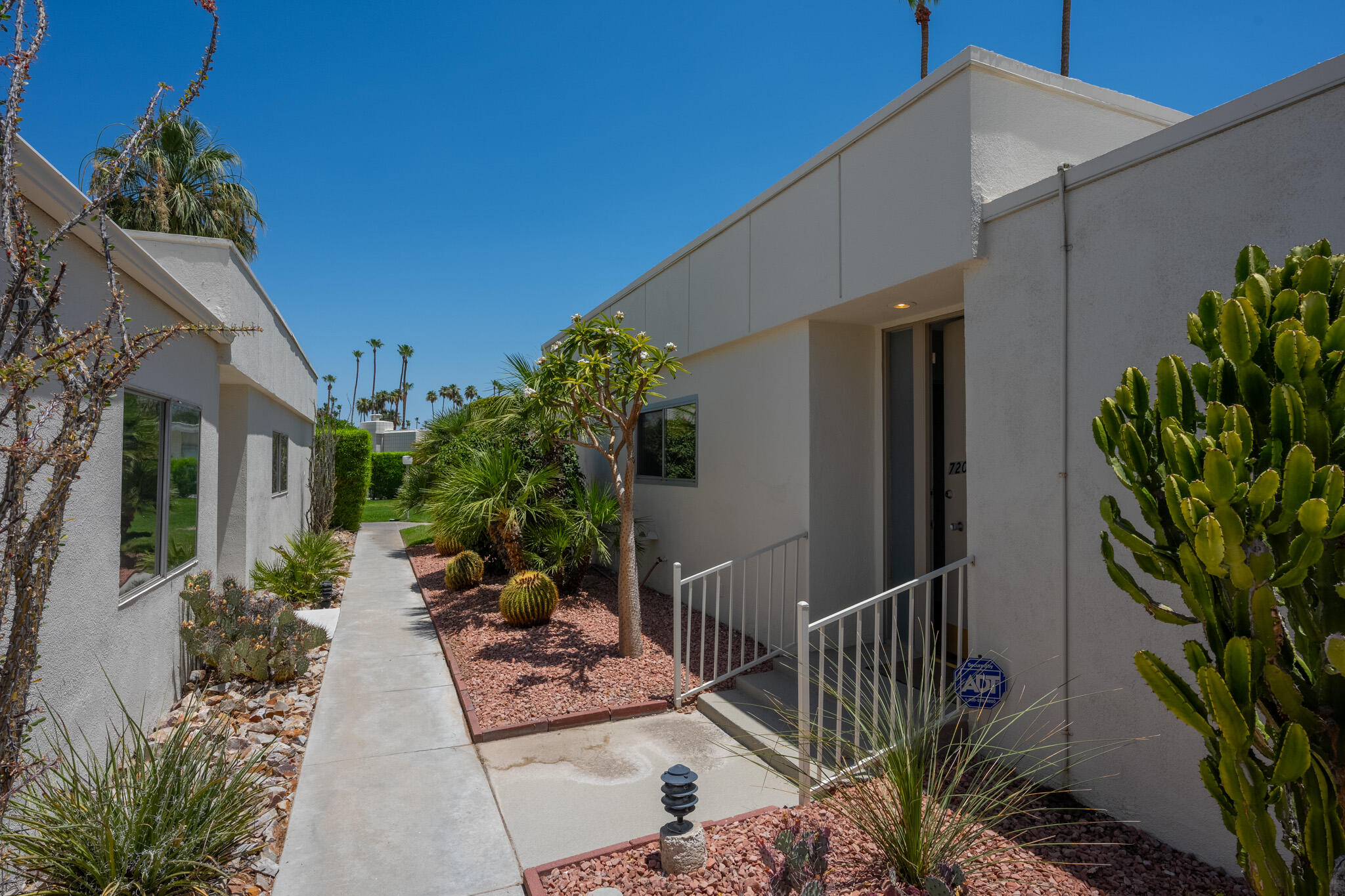 720 E La Verne WAY