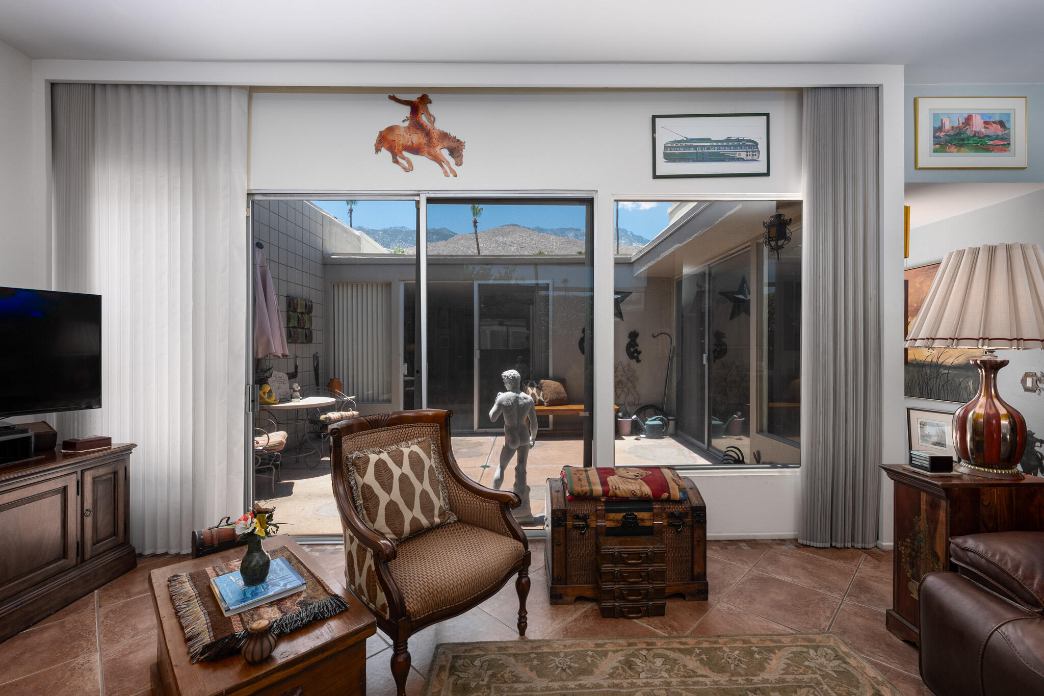 720 E La Verne WAY