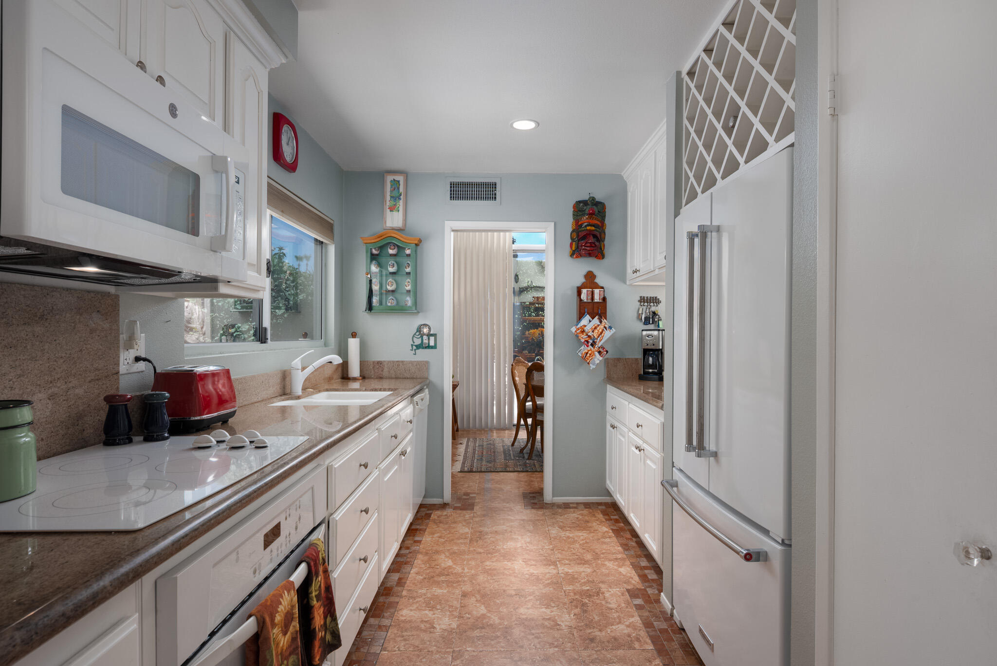 720 E La Verne WAY