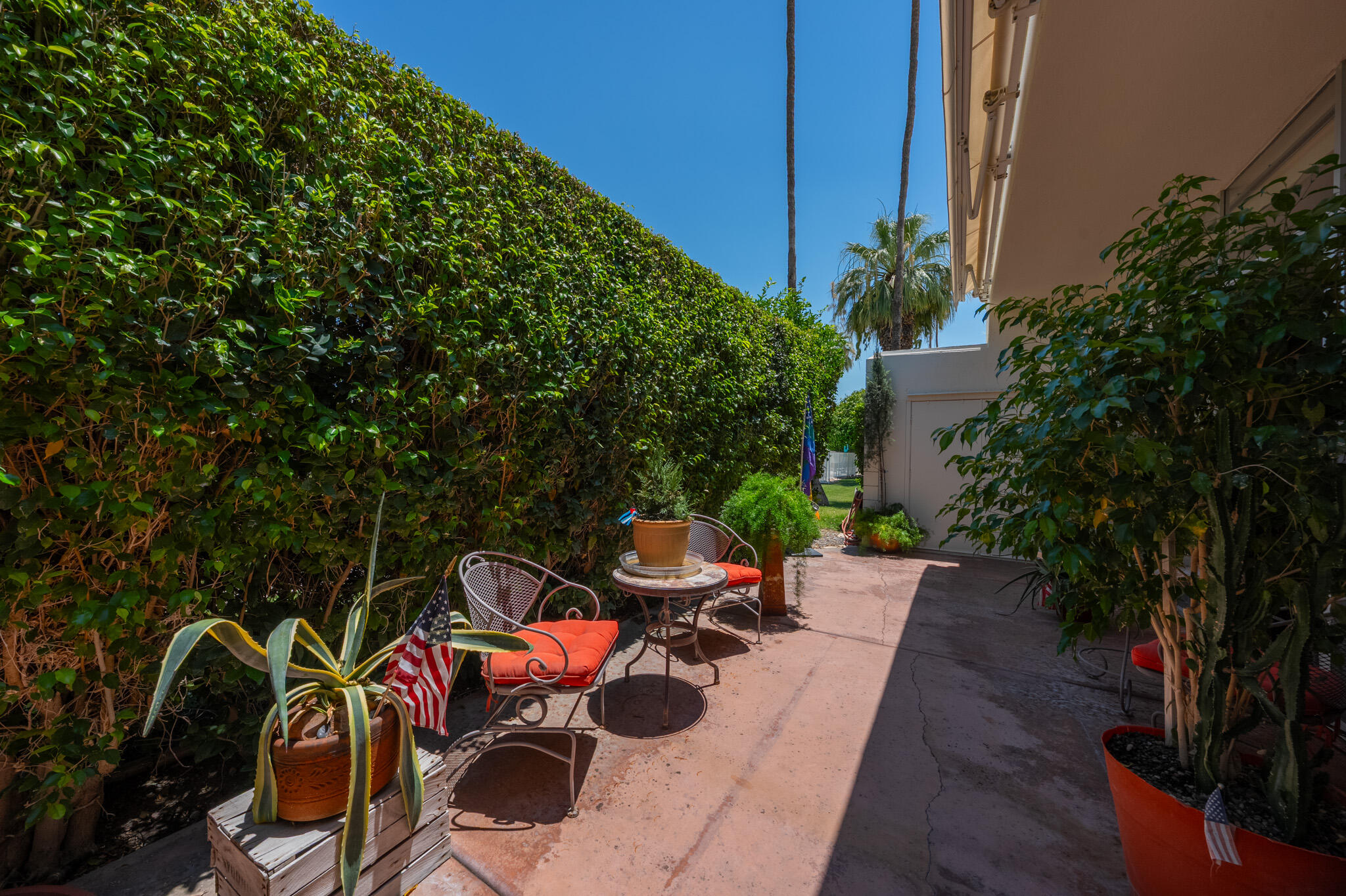 720 E La Verne WAY