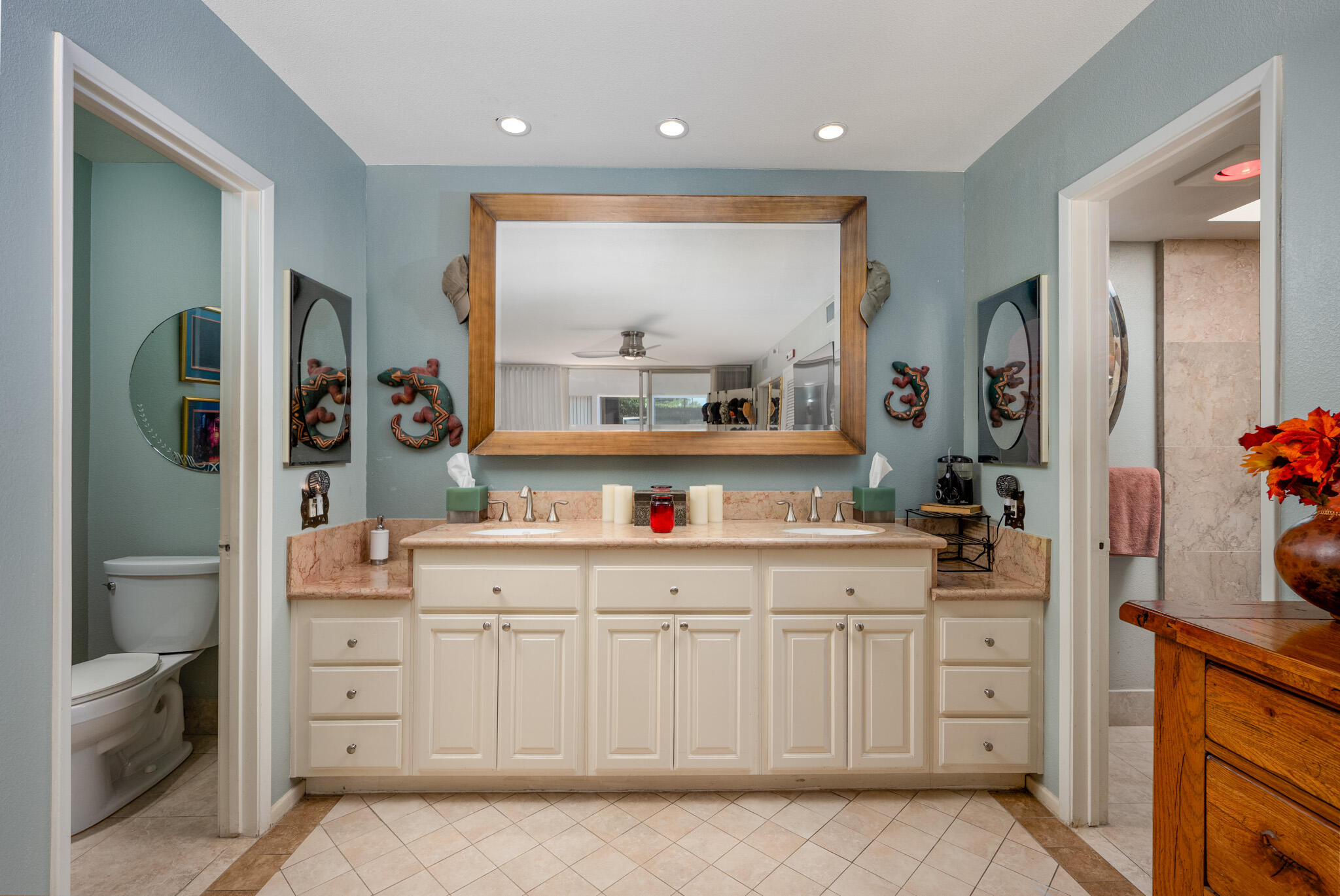 720 E La Verne WAY