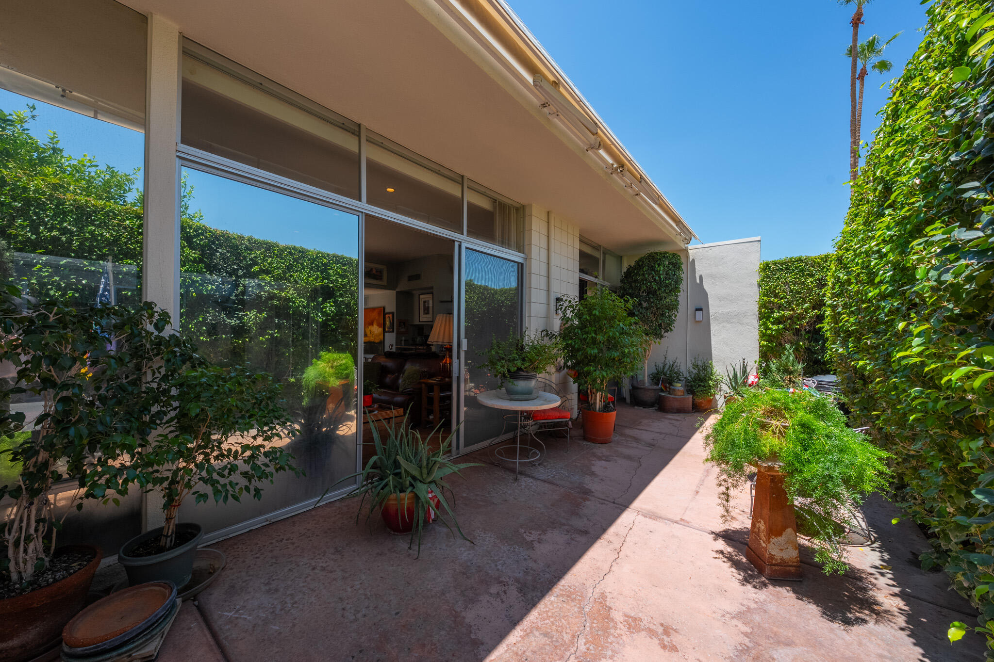 720 E La Verne WAY