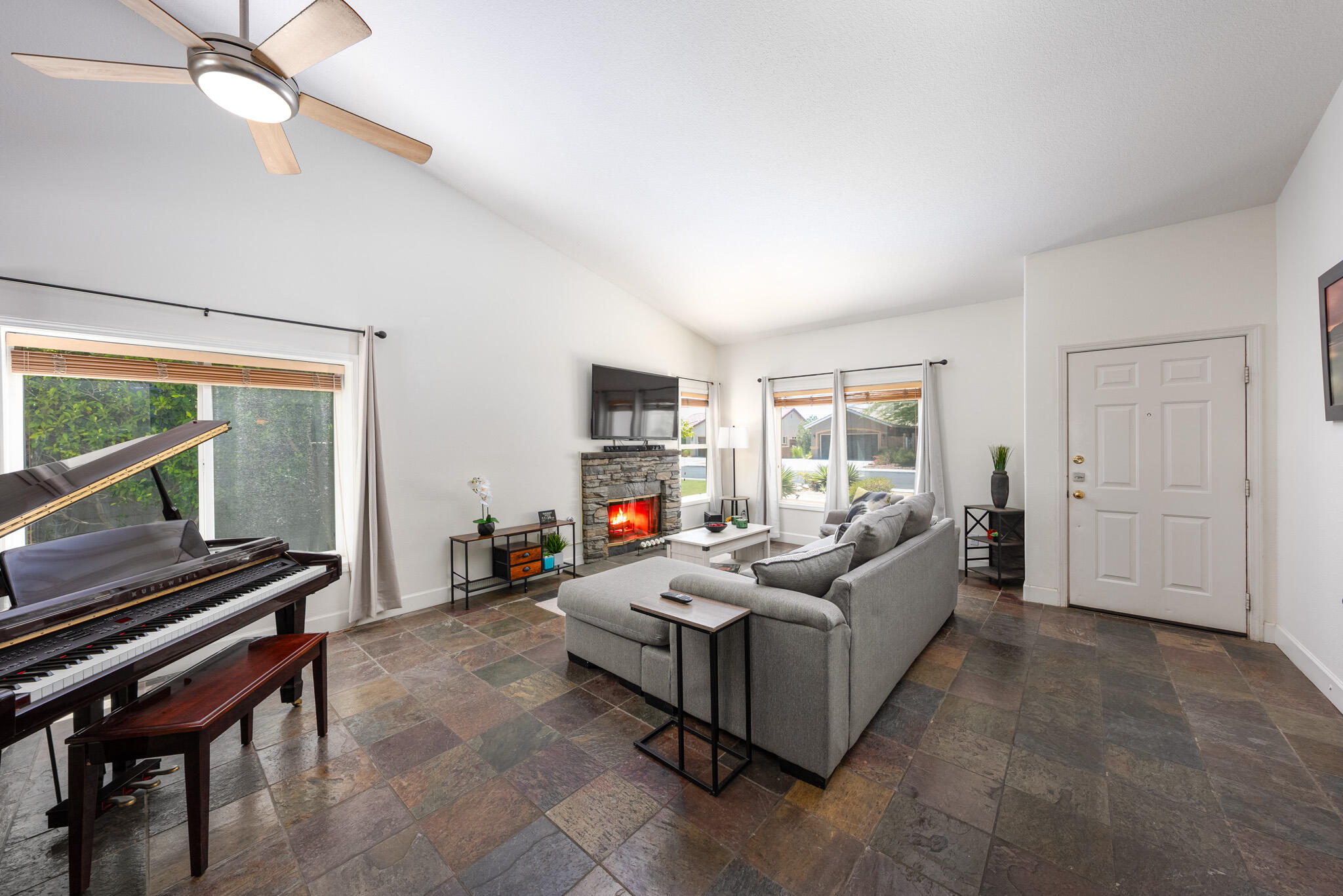 1598 Amelia WAY