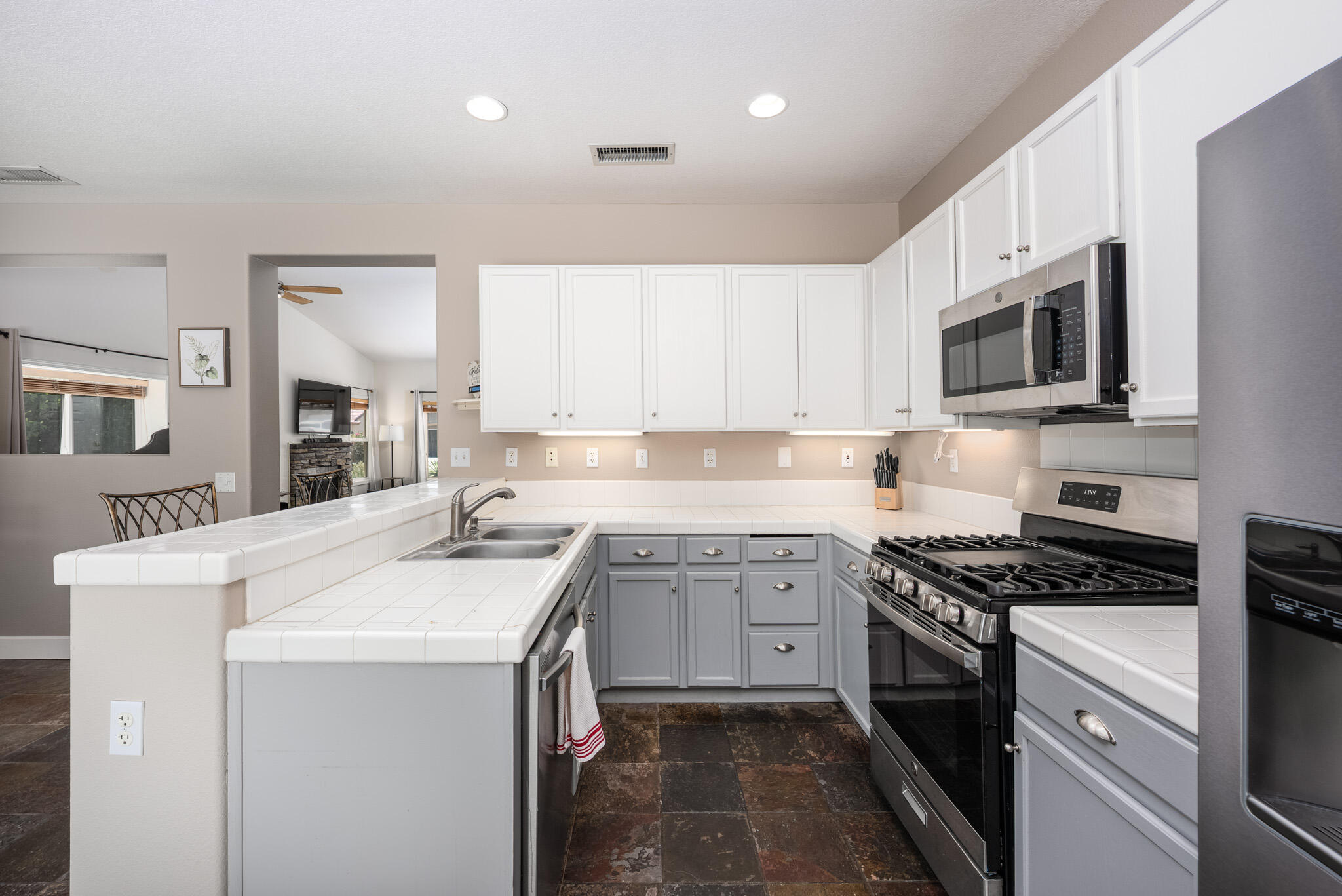 1598 Amelia WAY