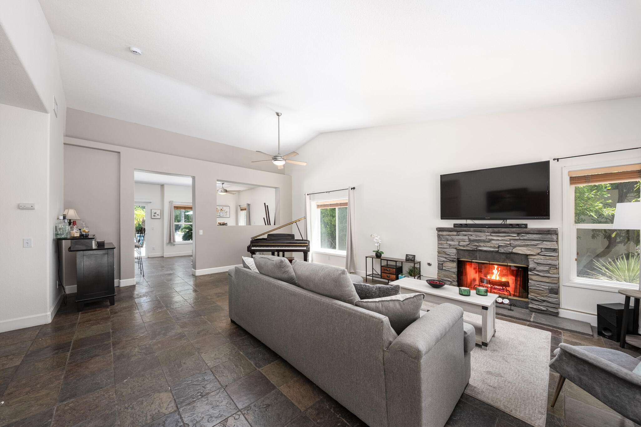 1598 Amelia WAY