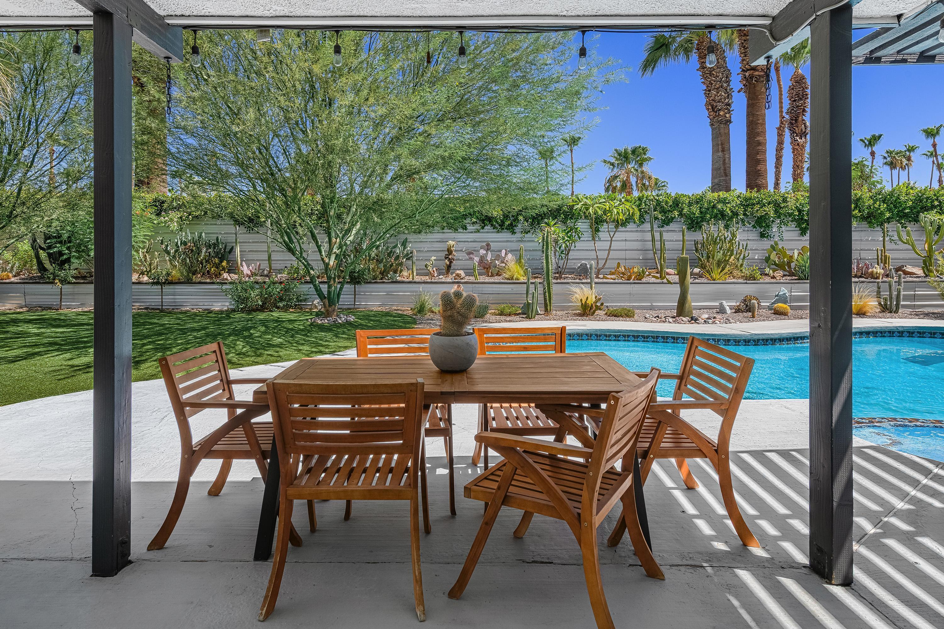 1110 E Vista Chino