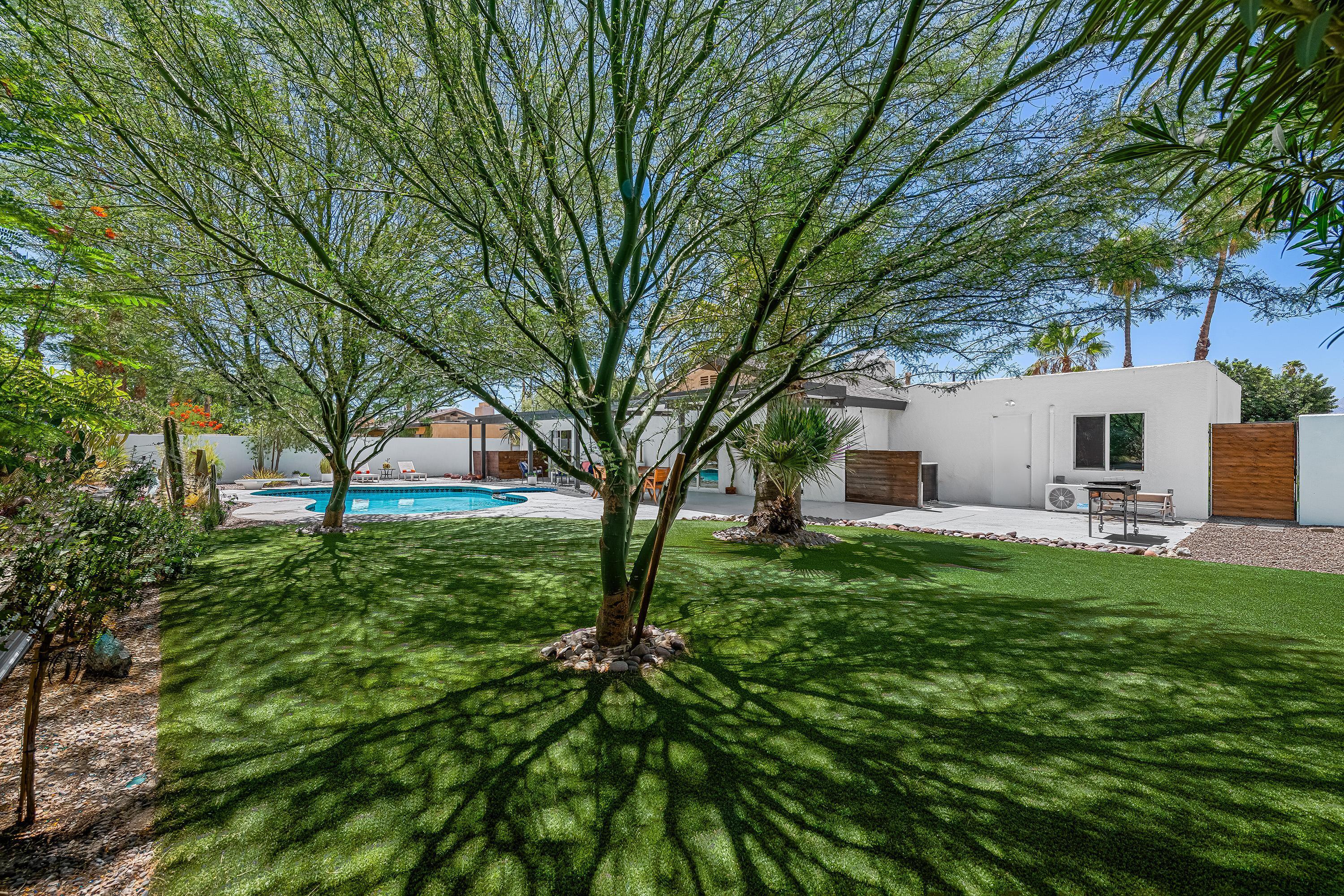 1110 E Vista Chino
