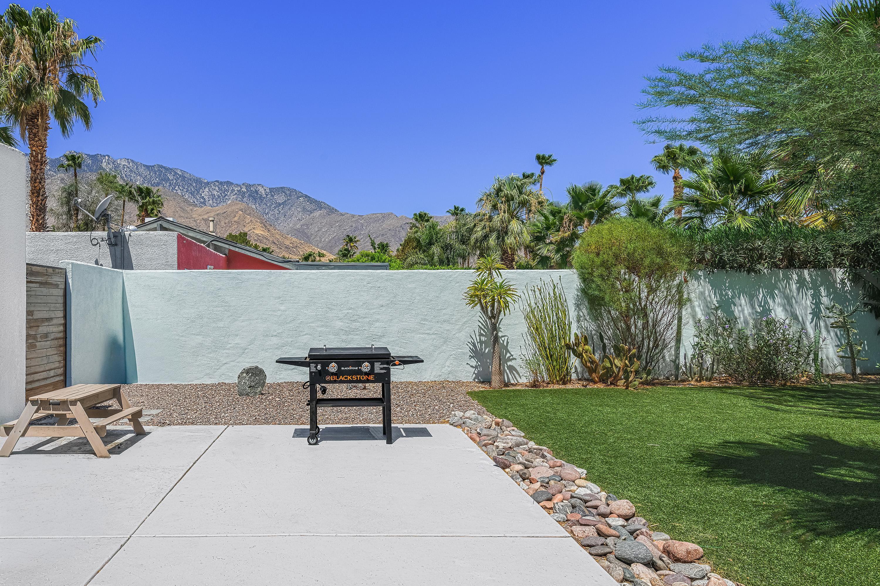 1110 E Vista Chino