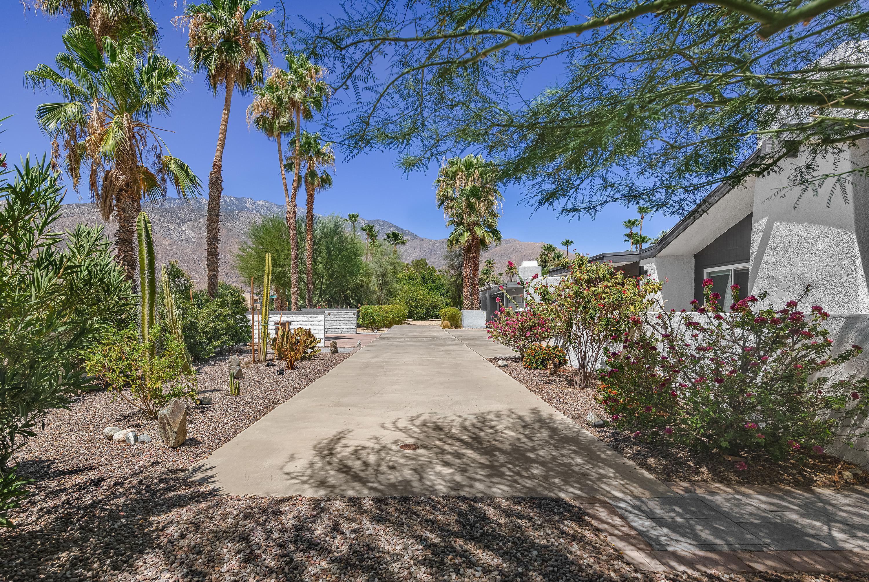 1110 E Vista Chino