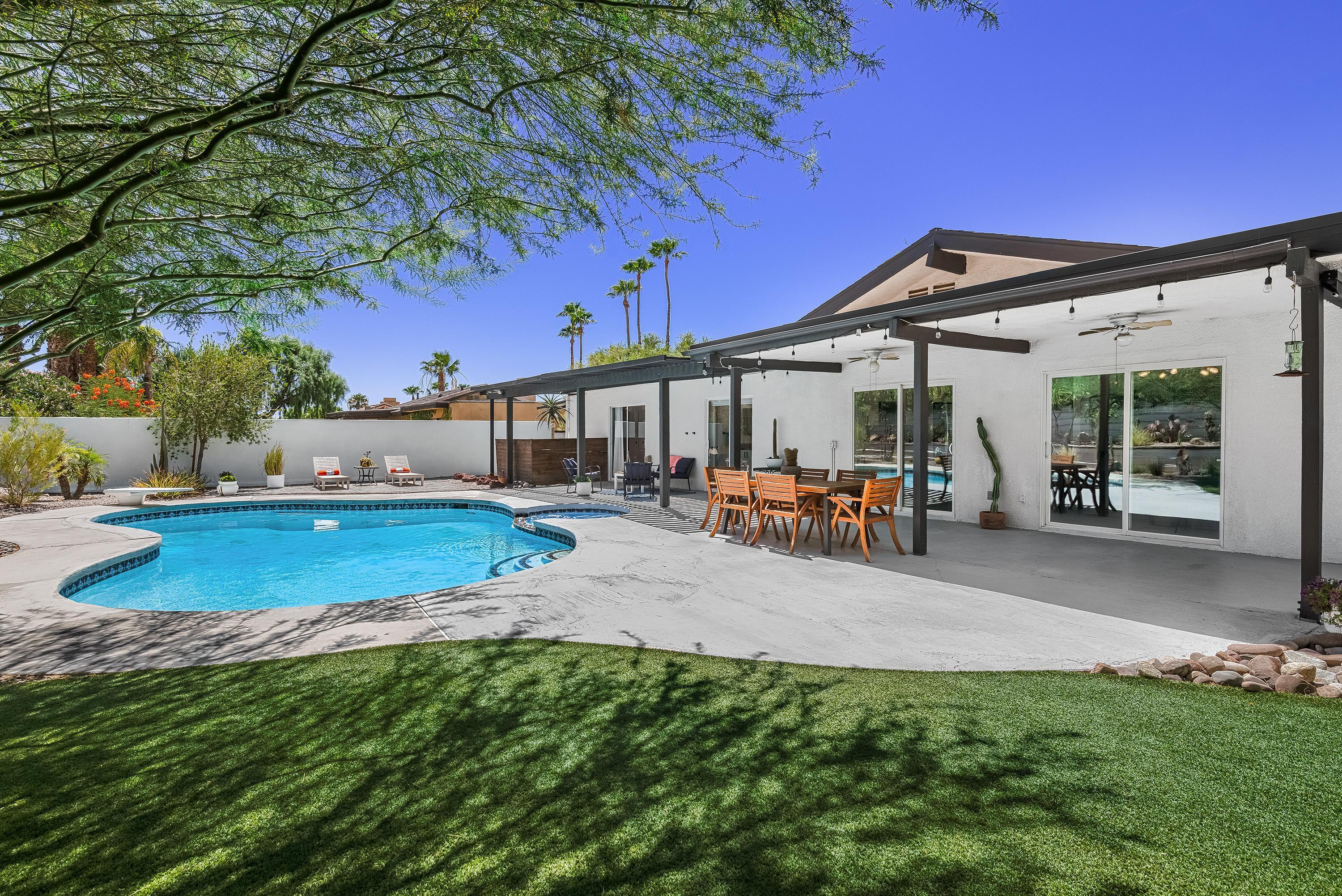 1110 E Vista Chino