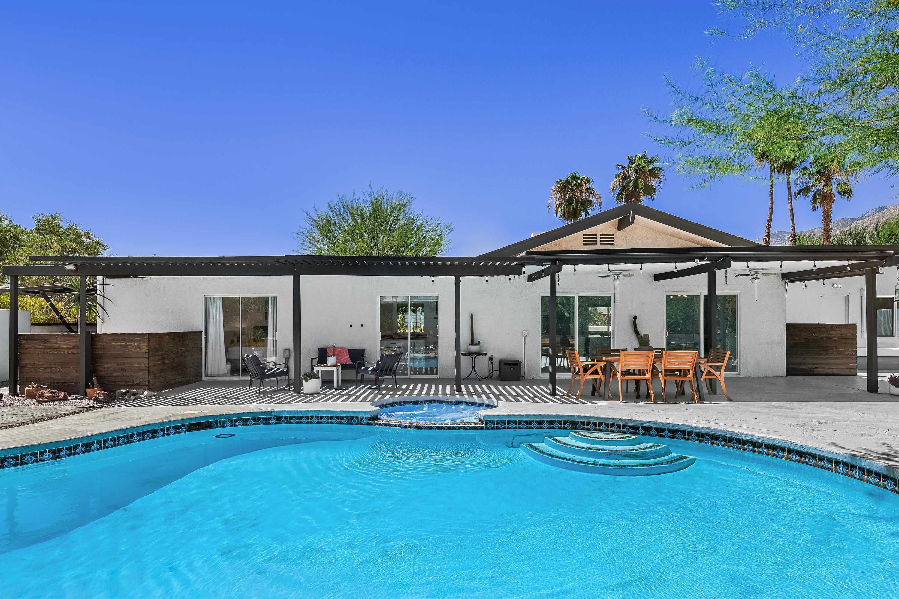 1110 E Vista Chino