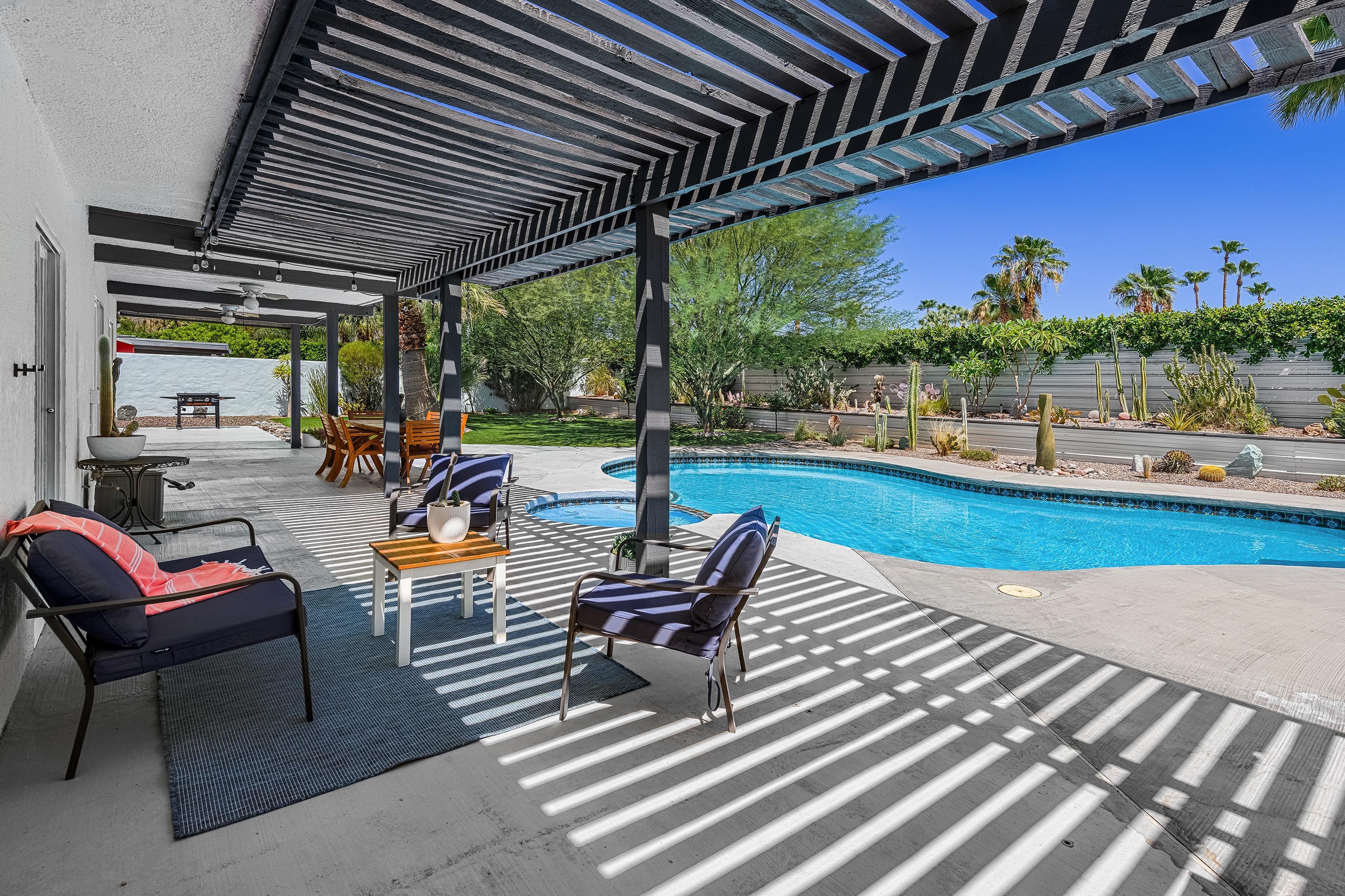 1110 E Vista Chino