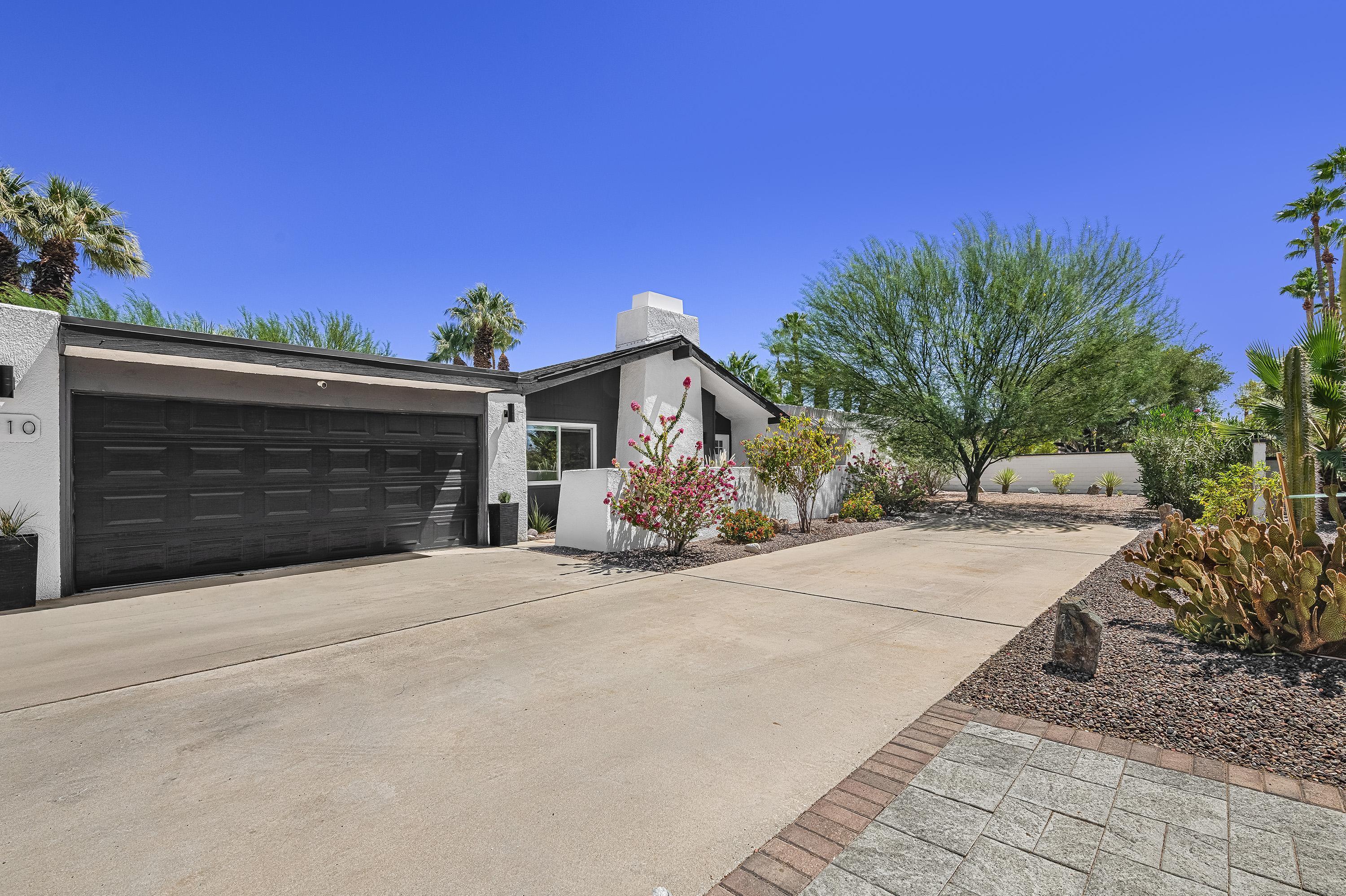 1110 E Vista Chino