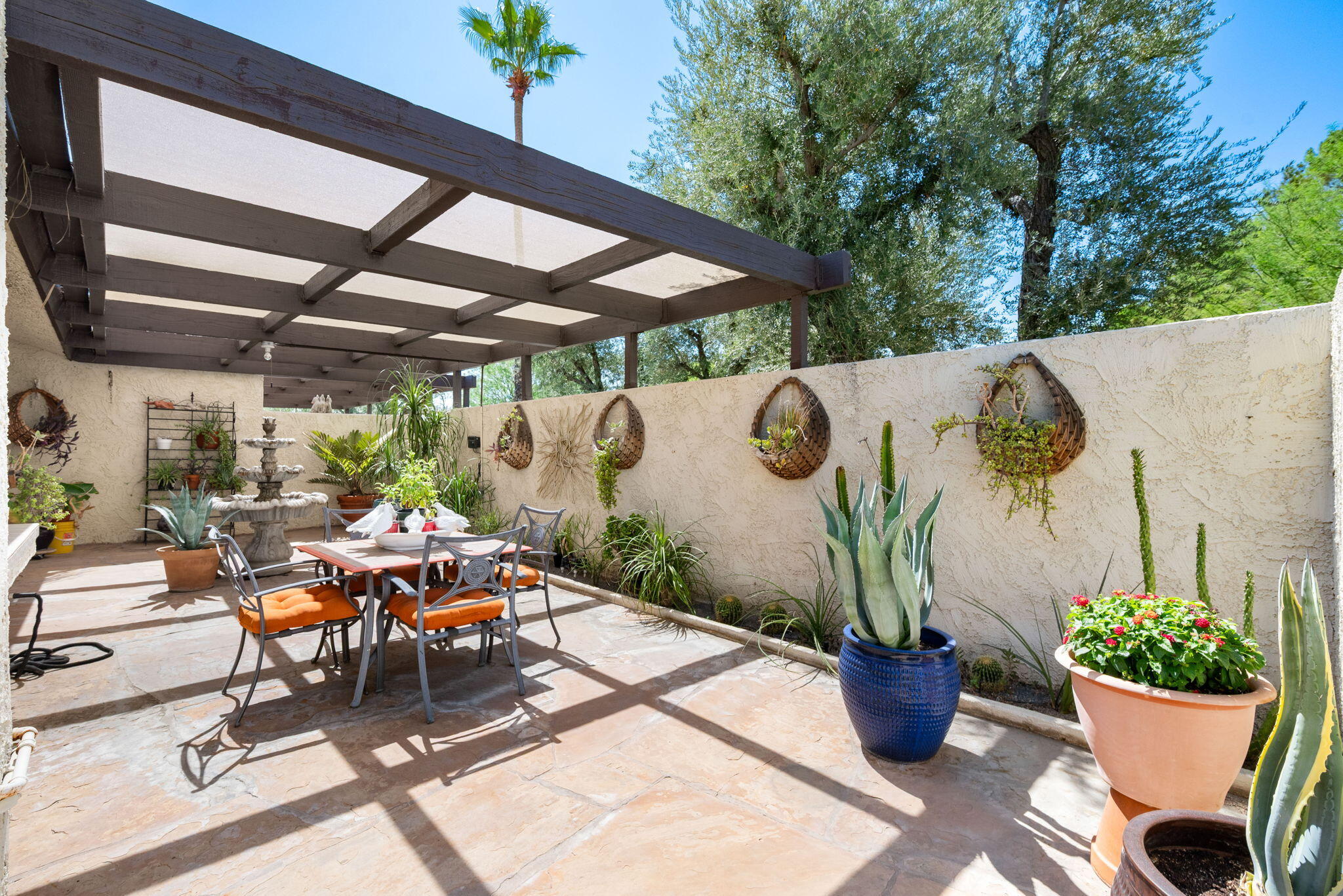 200 N Hermosa DR