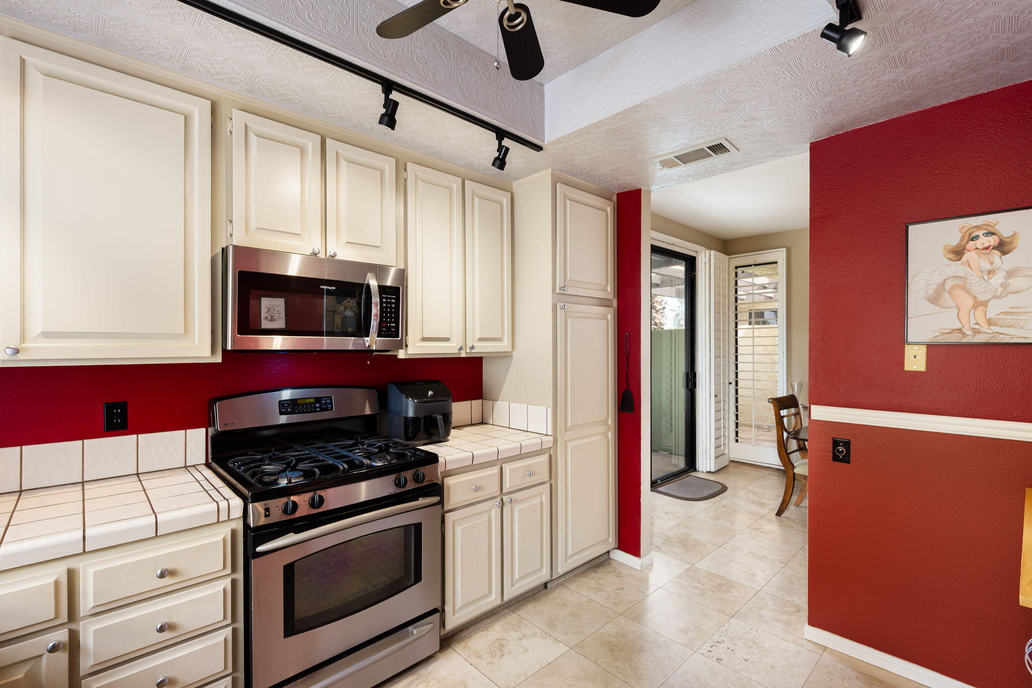 200 N Hermosa DR