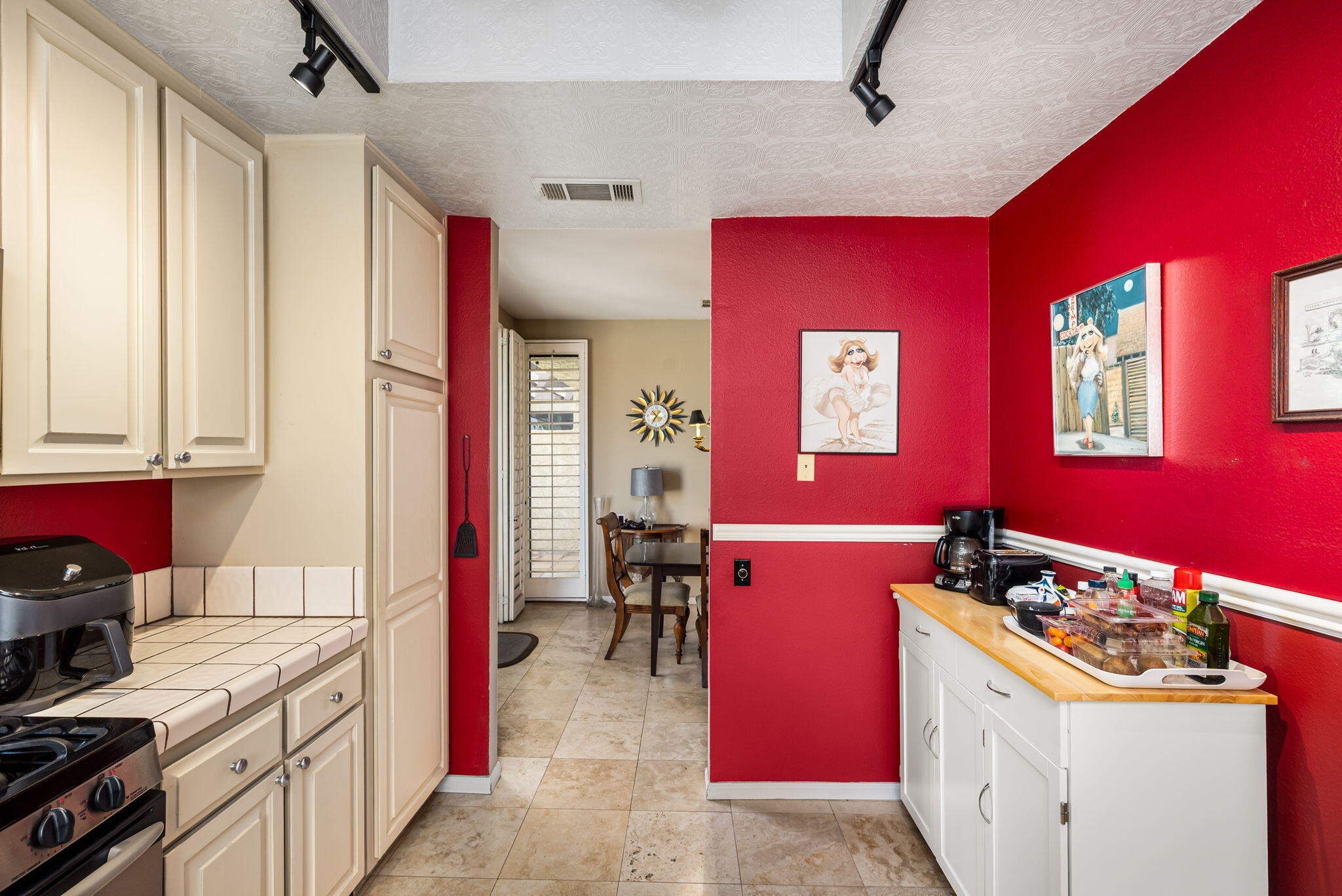 200 N Hermosa DR
