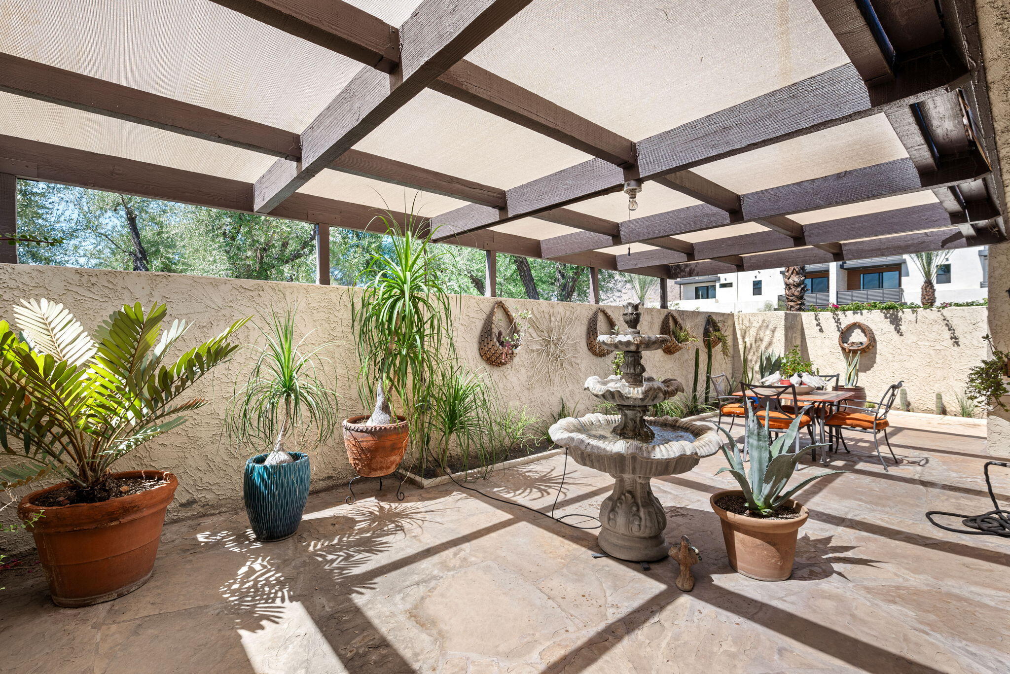 200 N Hermosa DR