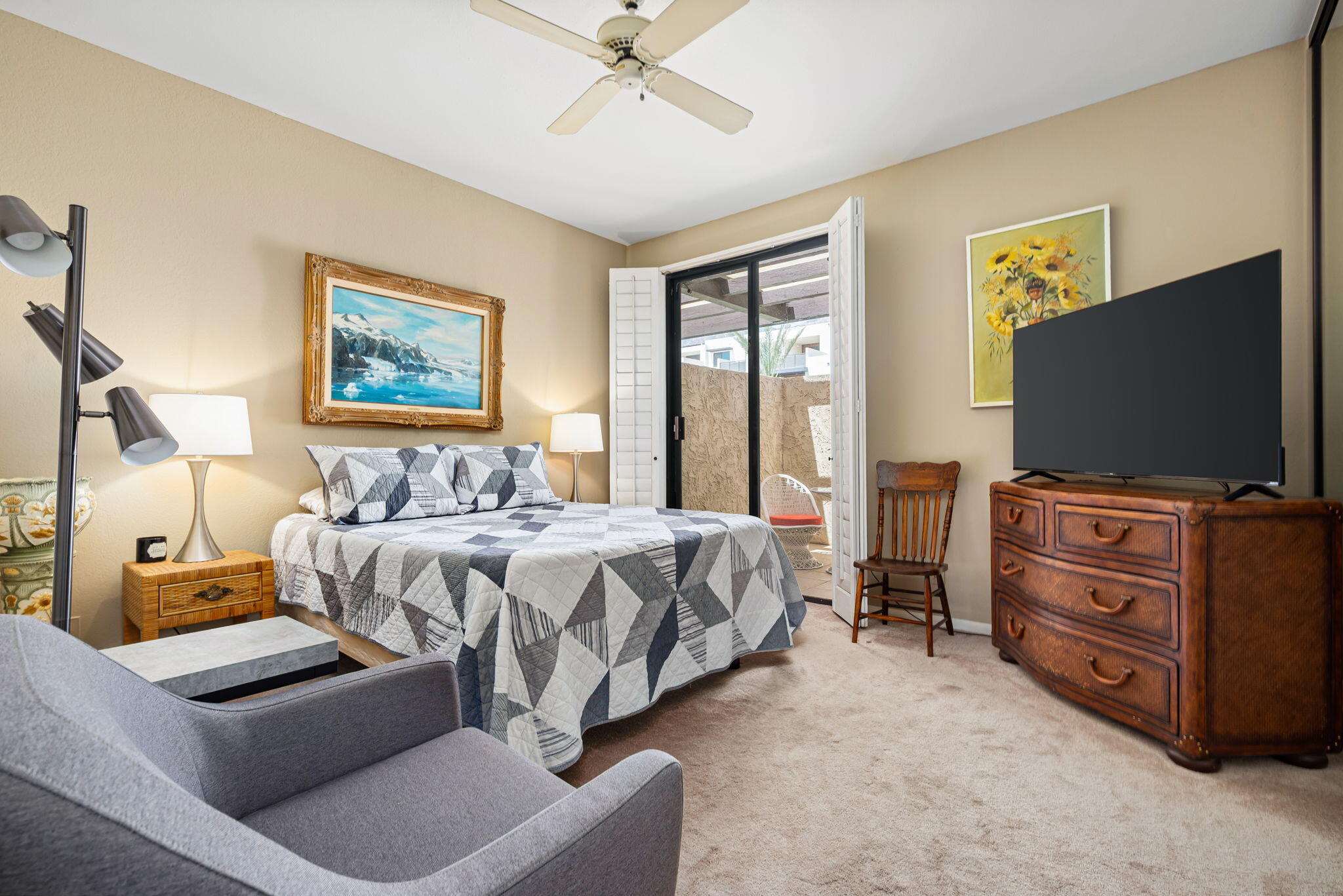 200 N Hermosa DR