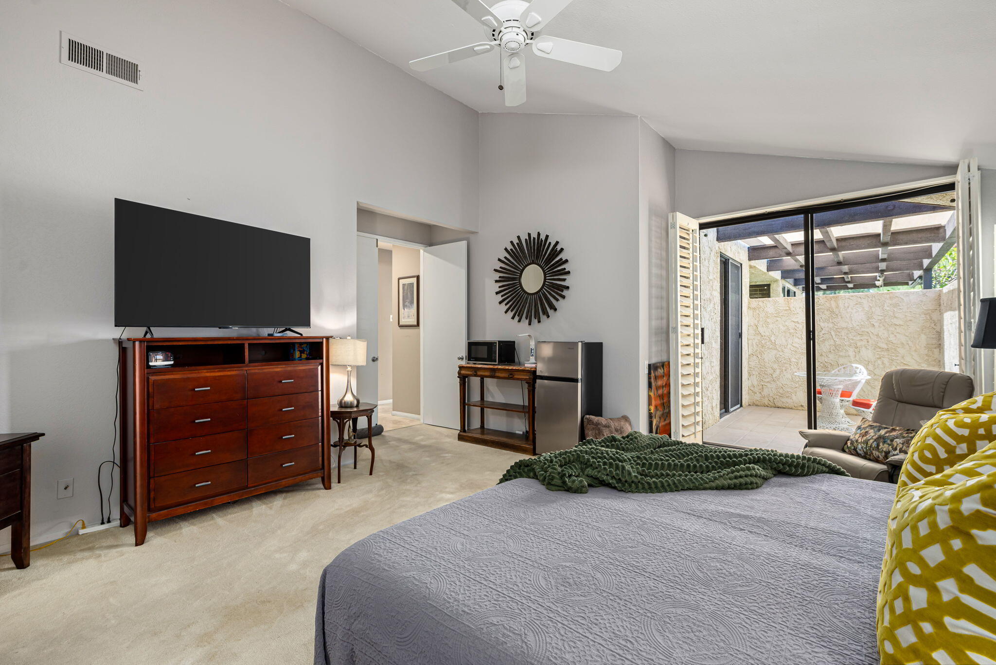 200 N Hermosa DR