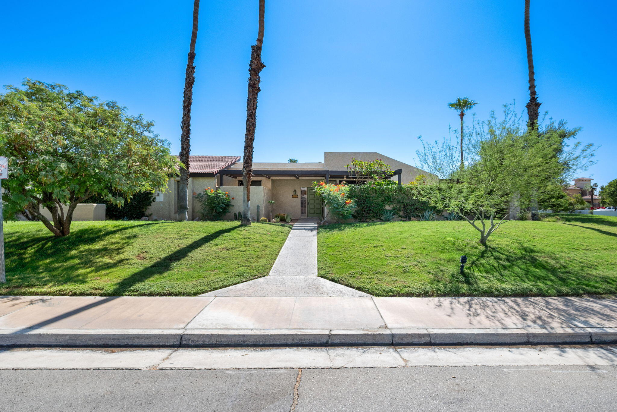 200 N Hermosa DR