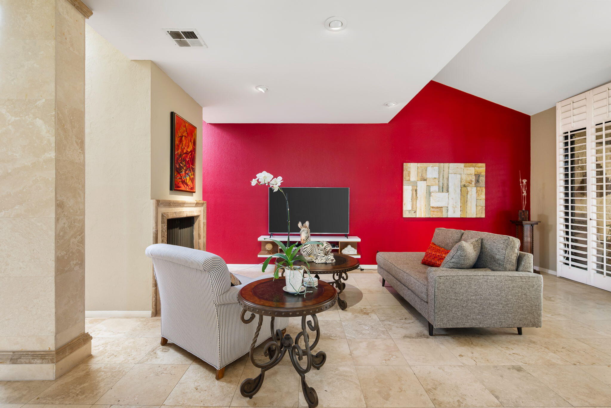 200 N Hermosa DR