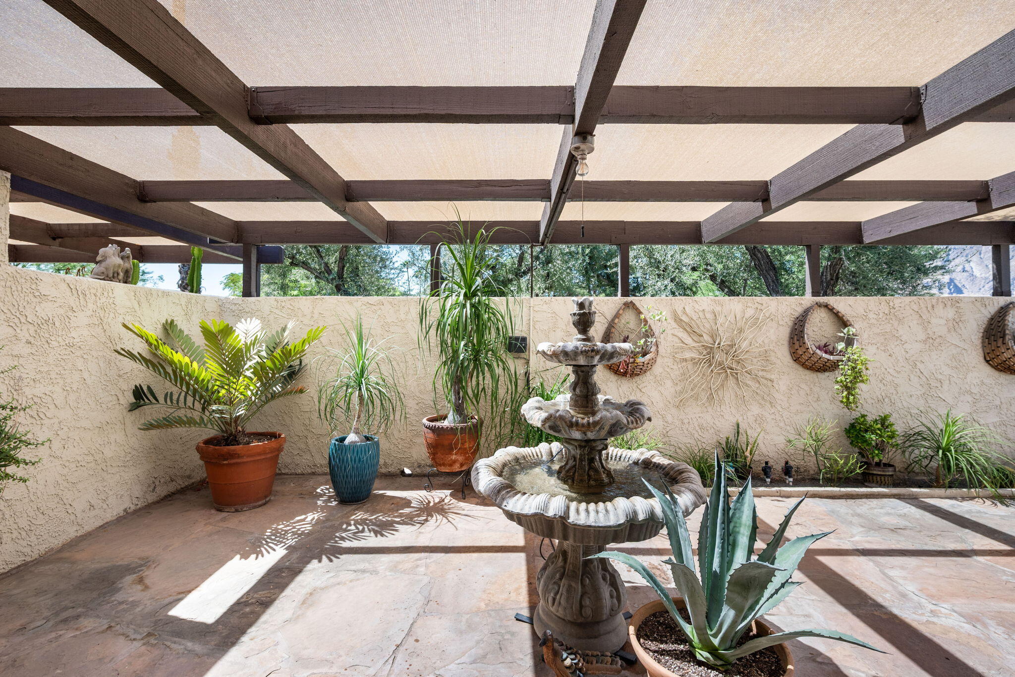 200 N Hermosa DR